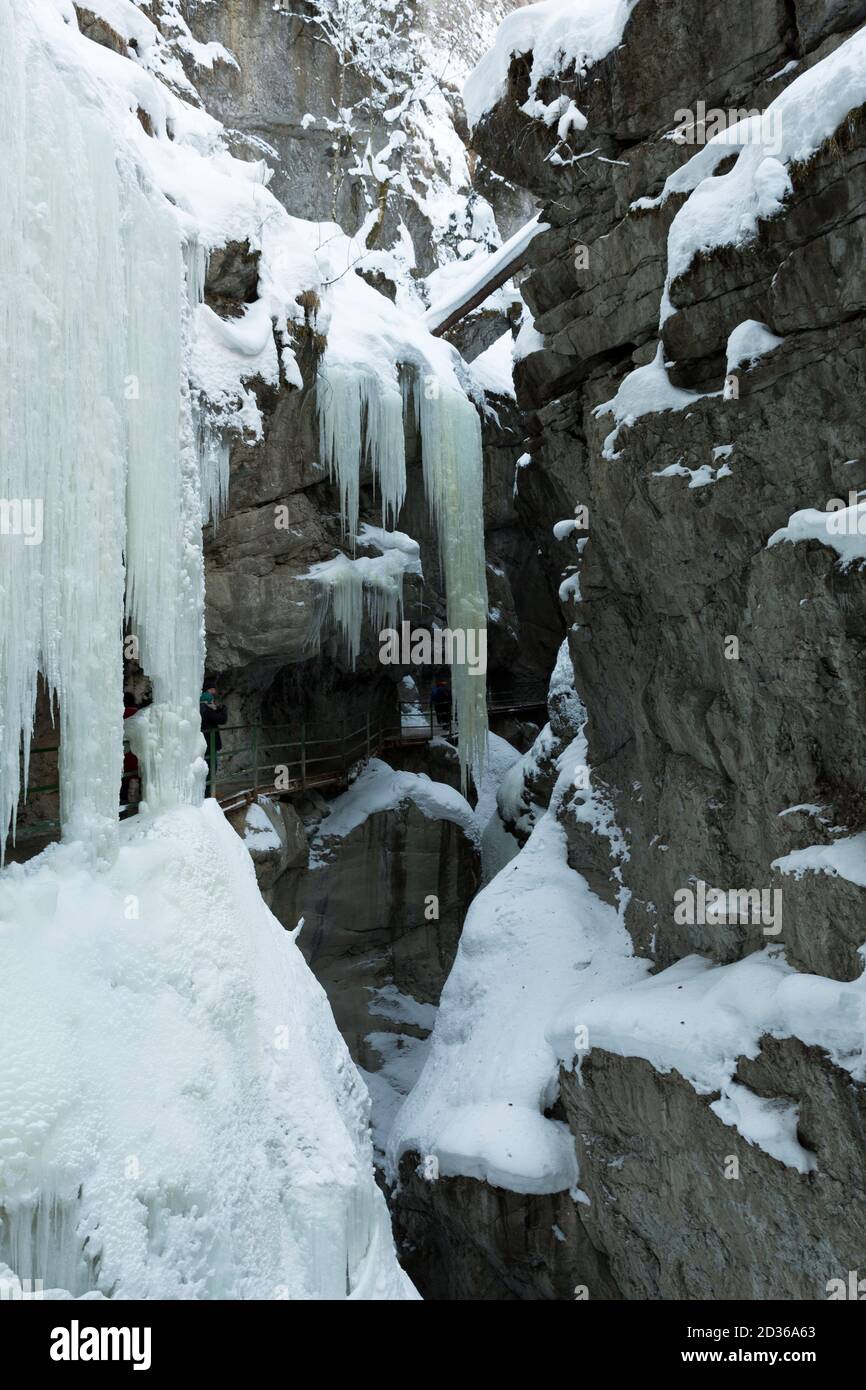 Breitachklamm, Steg, Felswand, Eiszapfen, Oberstdorf, Allgäu Stockfoto