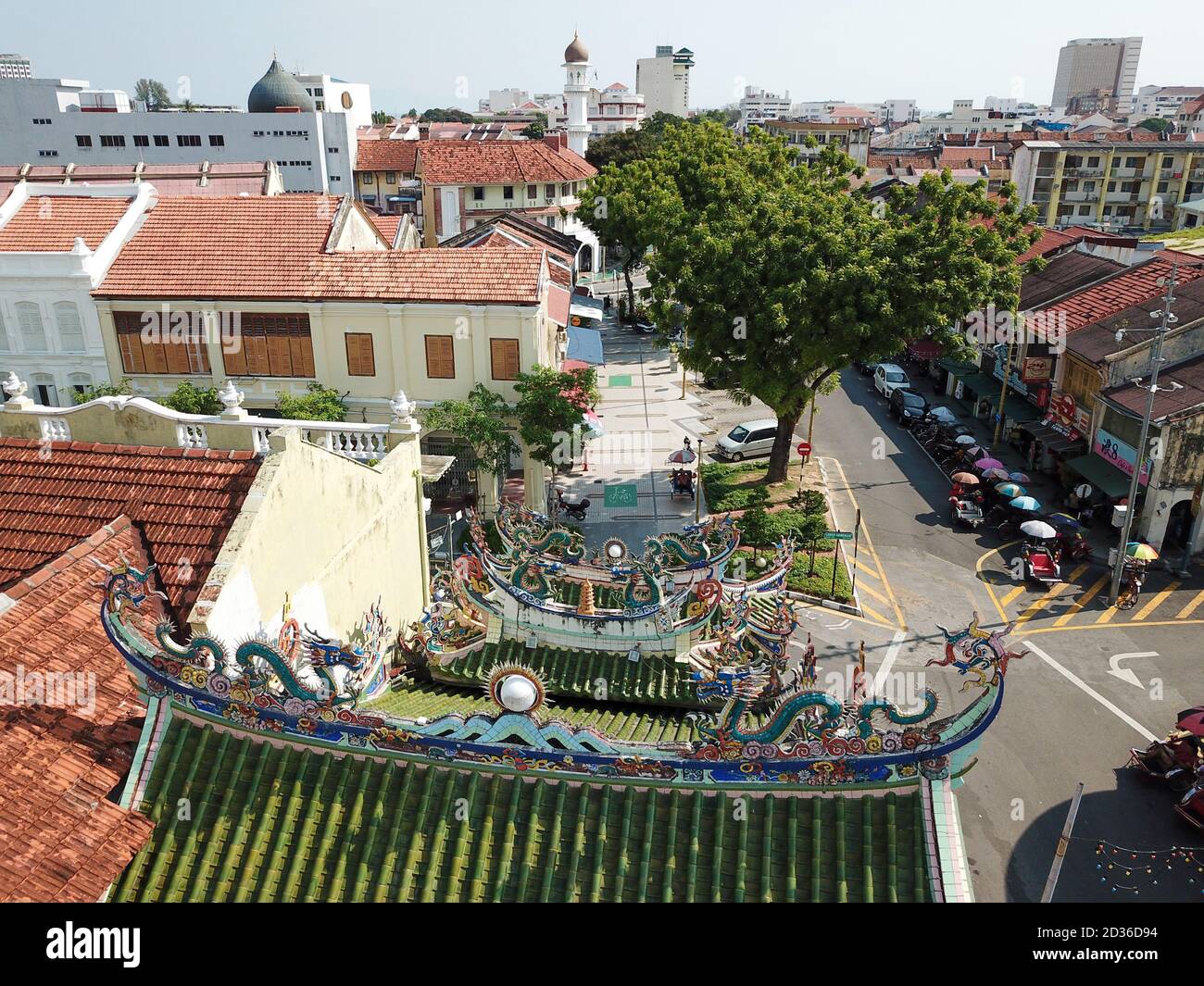 Georgetown, Penang/Malaysia - Mär 17 2020: Yap Kongsi Tempel Dach und Straße. Stockfoto