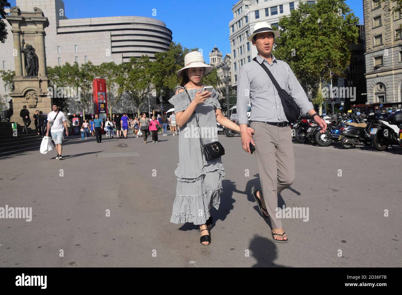 Lustiges Paar im Stadtzentrum. Barcelona, Katalonien, Spanien. Stockfoto