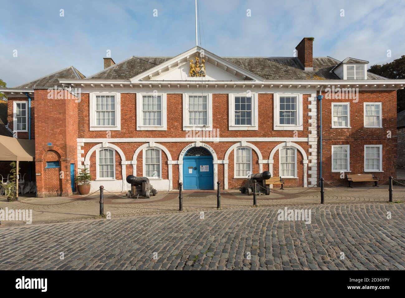 Exeter Custom House, Blick auf das historische Custom House (1681) im Hafengebiet Quay in Exeter, Devon, Südwesten Englands, Großbritannien Stockfoto