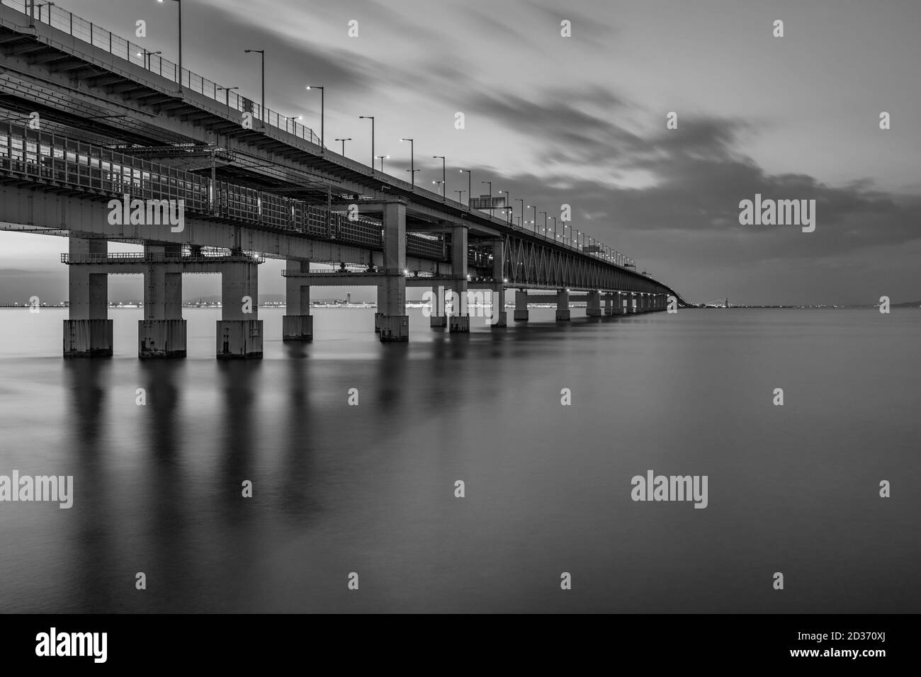 Sky Gate Bridge (Zugangsbrücke) Verbindung zum internationalen Flughafen Osaka Kansai auf einer künstlichen Insel Mit japanischem Festland von Osaka Stockfoto