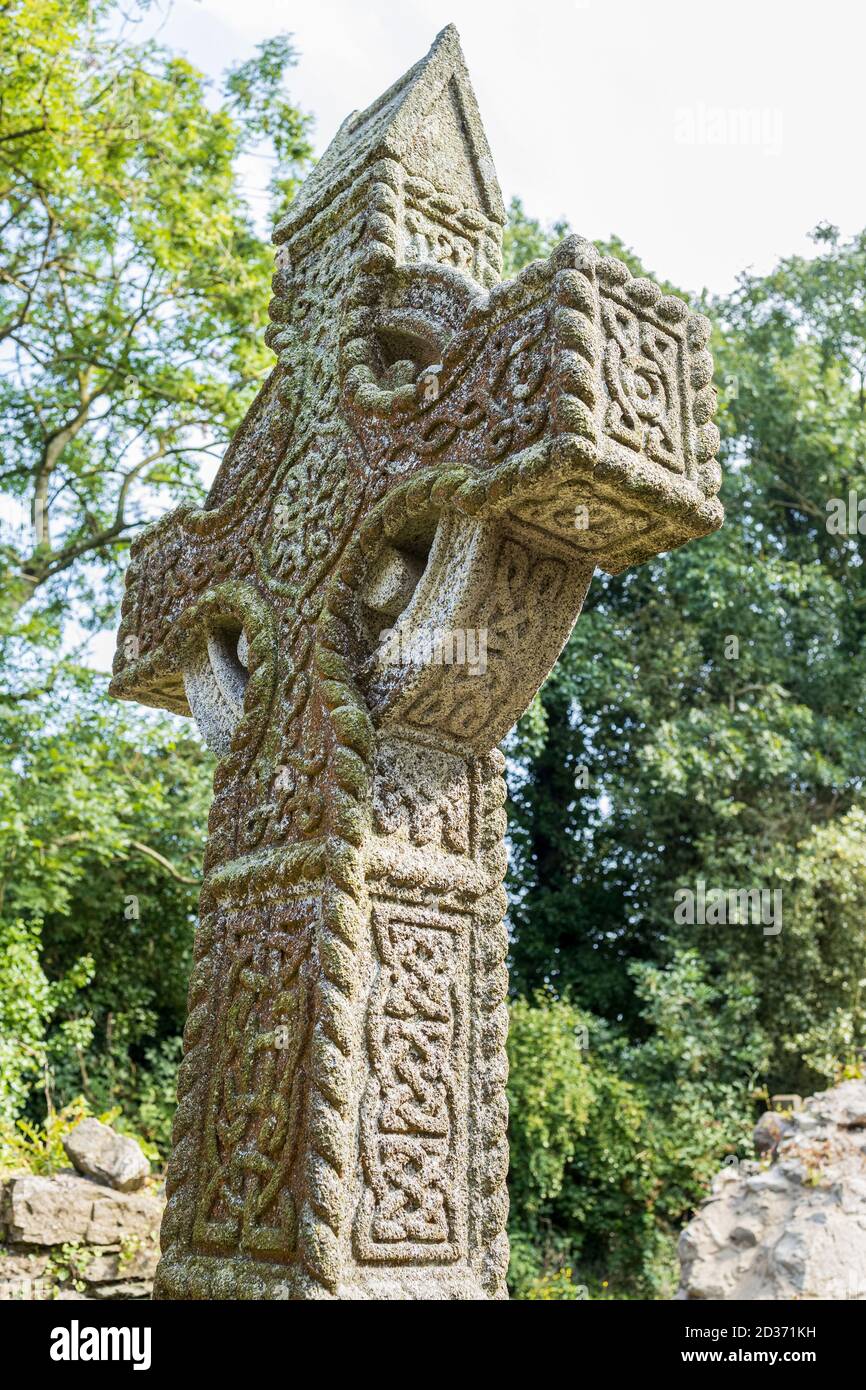 Keltisches Kreuz in der mittelalterlichen Kirche und Friedhof von den Johannitern von St. John, Johnstown, County Kildare, Irland gegründet Stockfoto