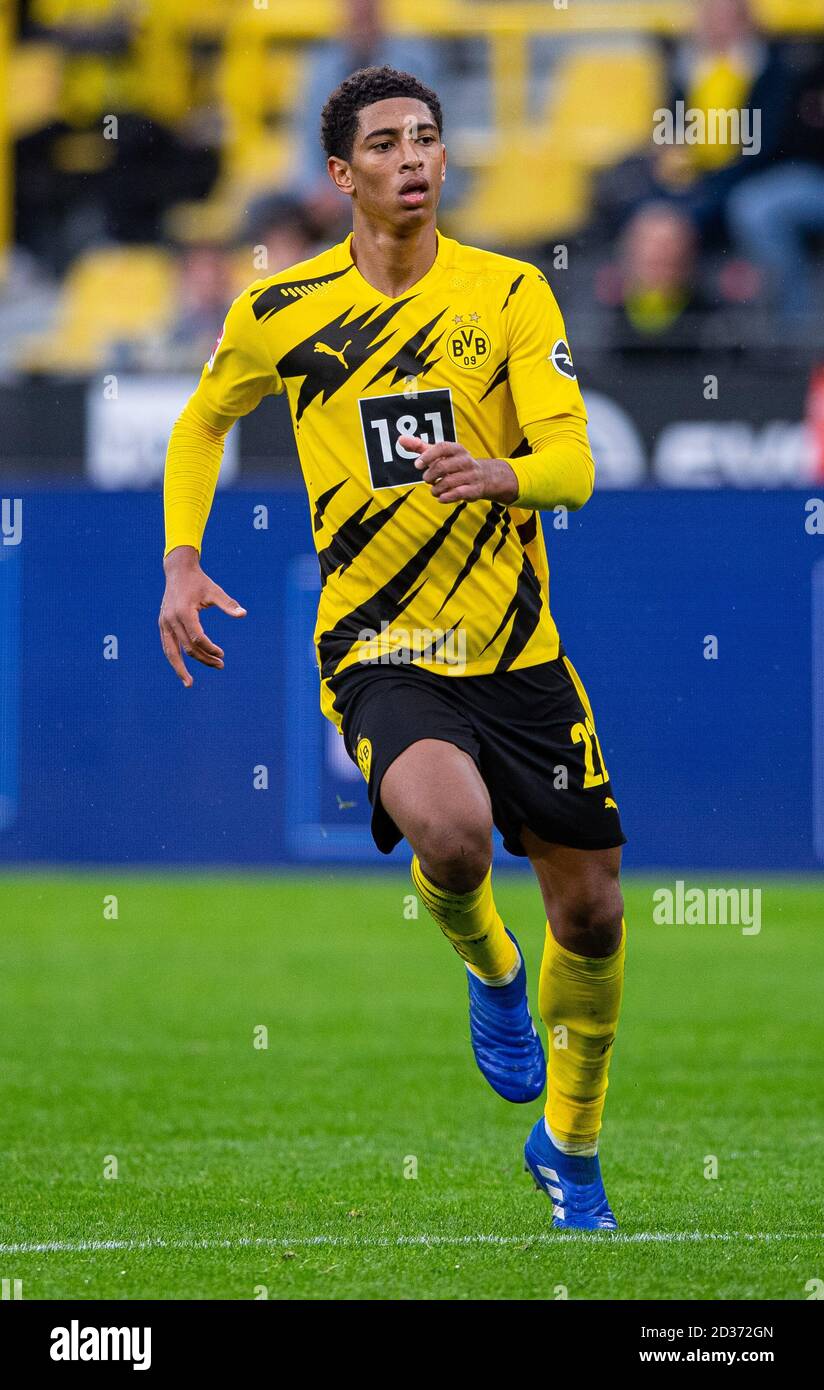 Dortmund, Deutschland. Oktober 2020. Fußball: Bundesliga, Borussia Dortmund - SC Freiburg, 3. Spieltag im Signal Iduna Park. Dortmunds Jude Bellingham. Quelle: Guido Kirchner/dpa - WICHTIGER HINWEIS: Gemäß den Bestimmungen der DFL Deutsche Fußball Liga und des DFB Deutscher Fußball-Bund ist es untersagt, im Stadion und/oder aus dem Spiel aufgenommene Aufnahmen in Form von Sequenzbildern und/oder videoähnlichen Fotoserien zu nutzen oder auszunutzen./dpa/Alamy Live News Stockfoto