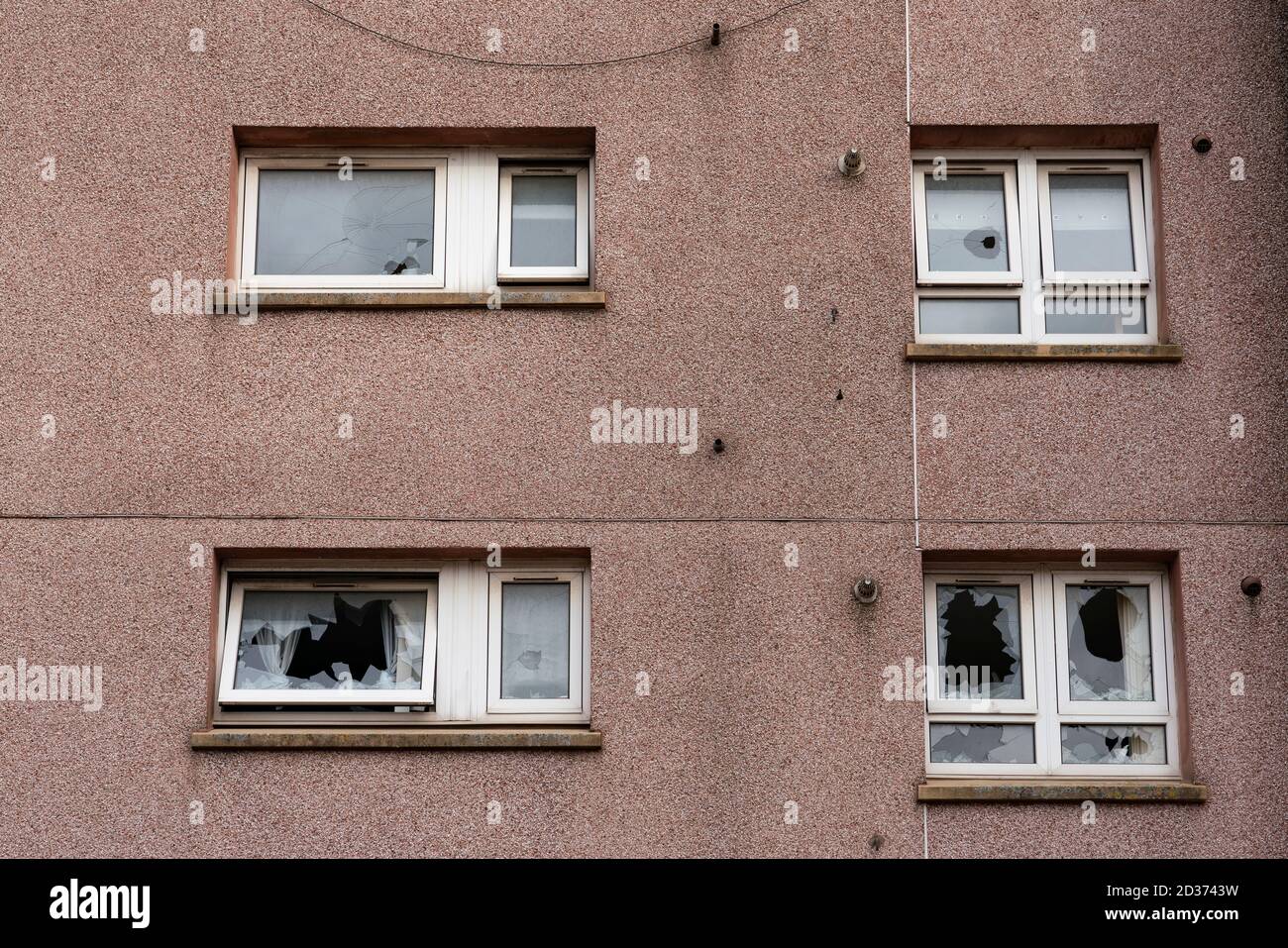 Außenansicht von verurteilten Wohnblöcken sozialer Wohnhäuser vor dem Abriss in Gallowgate, Glasgow, Schottland, Großbritannien Stockfoto