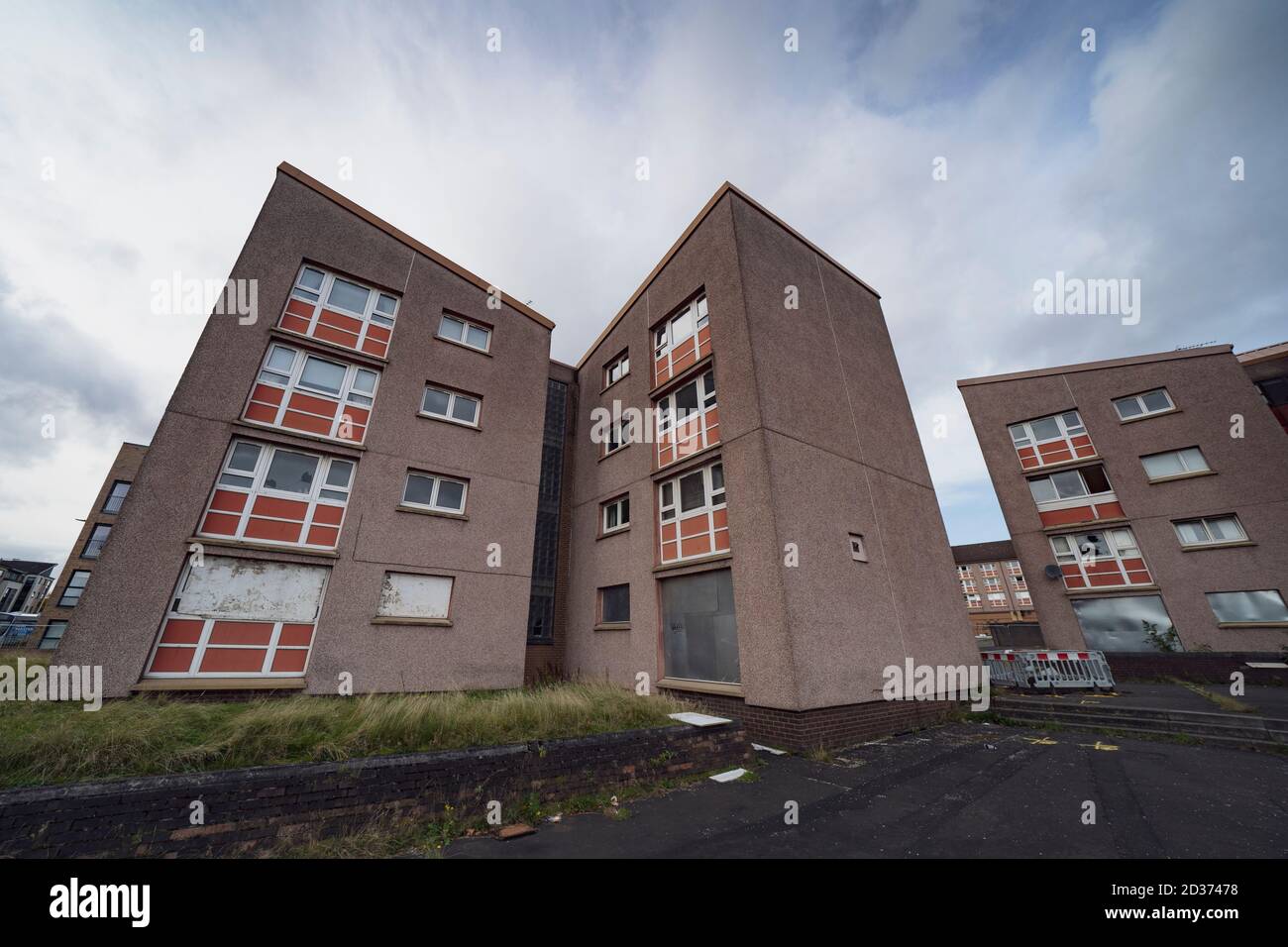 Außenansicht von verurteilten Wohnblöcken sozialer Wohnhäuser vor dem Abriss in Gallowgate, Glasgow, Schottland, Großbritannien Stockfoto