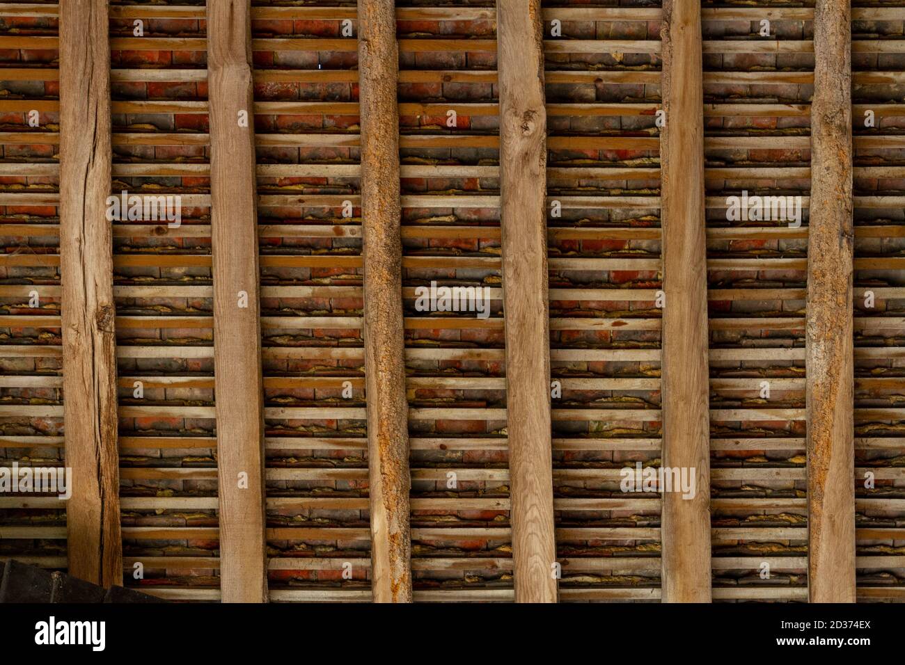Dachschiefer/Fliesendetails in der Barley Barn, Cressing Temple Barns, einem antiken Monument zwischen Witham und Braintree in Essex, Großbritannien. Stockfoto