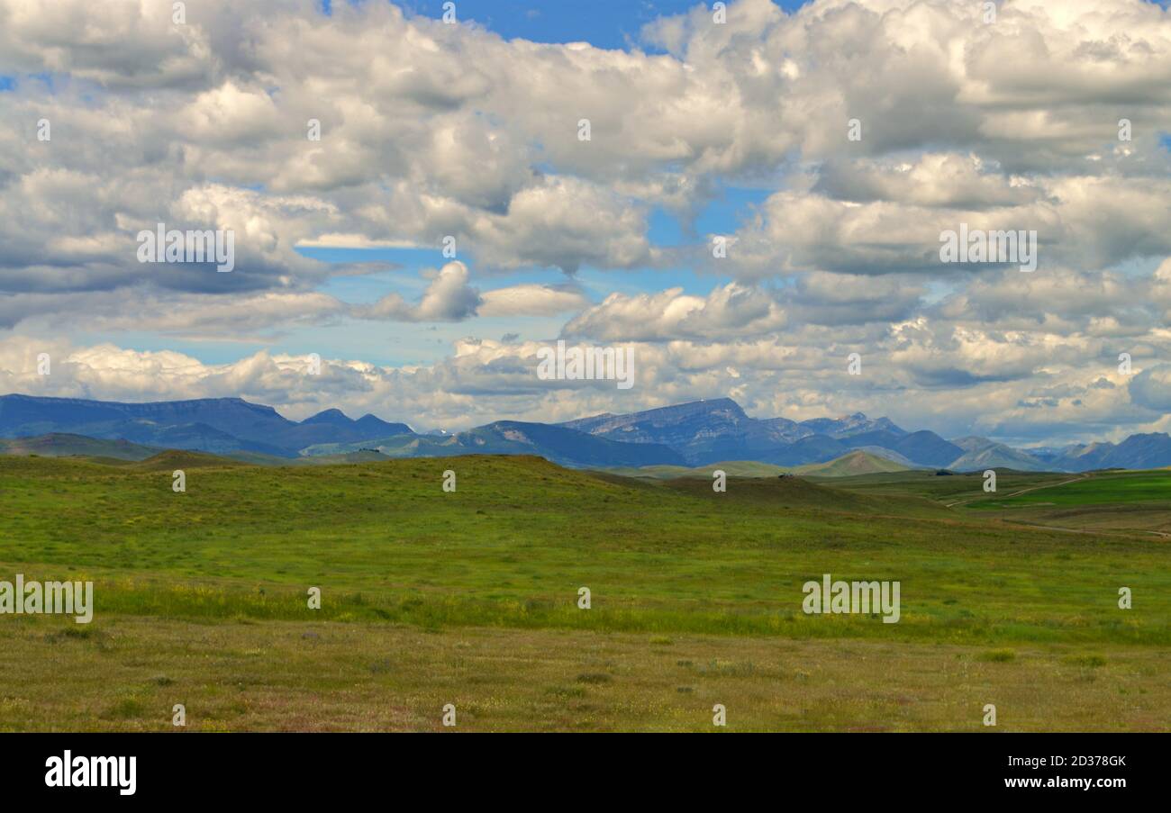 Montana - Drifting Wolken über Scenic Highway 89 Landschaft zu Bräunung Stockfoto