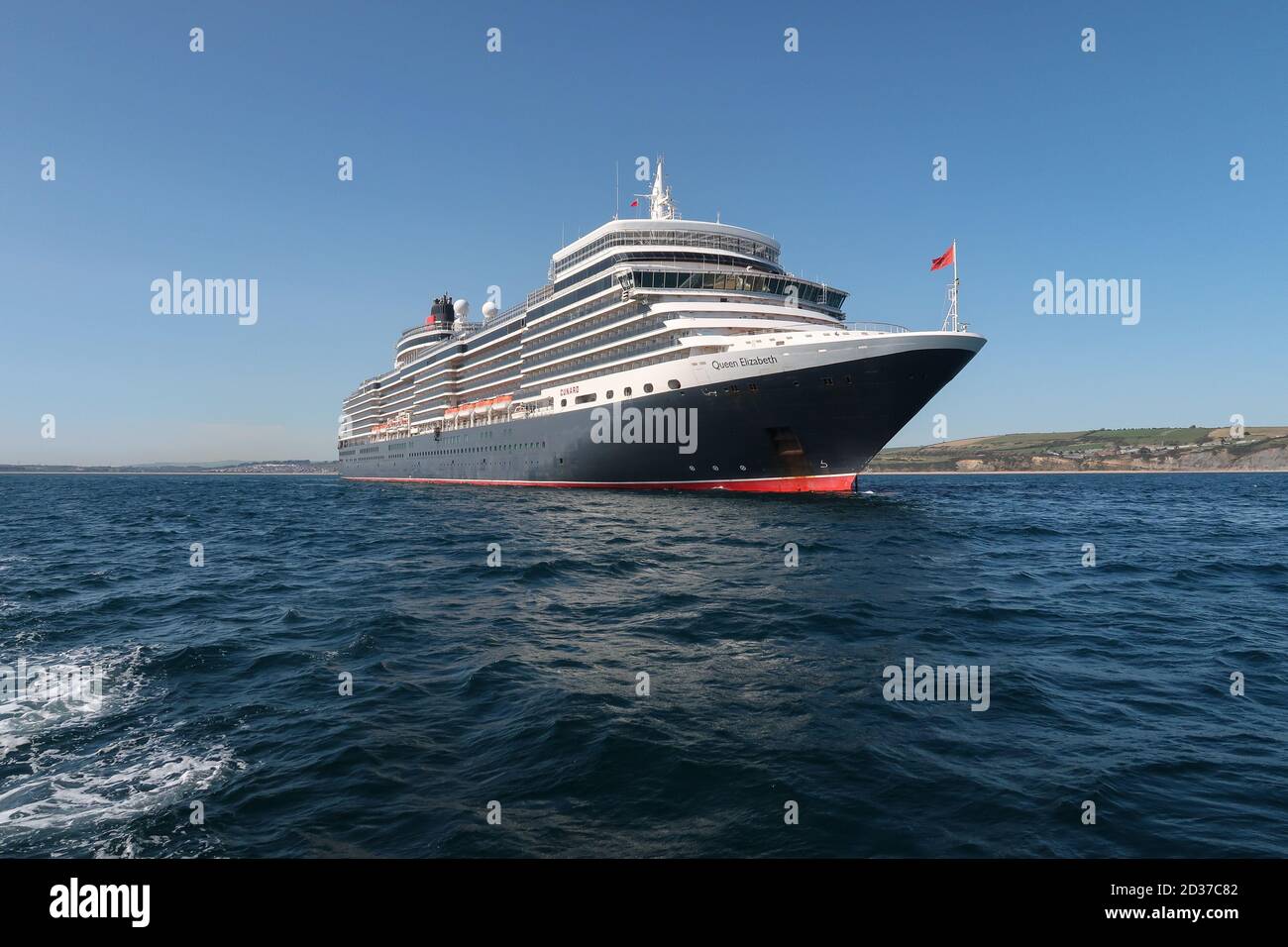 Queen Elizabeth Kreuzfahrtschiff, der in Weymouth Bay festgemacht ist. Stockfoto