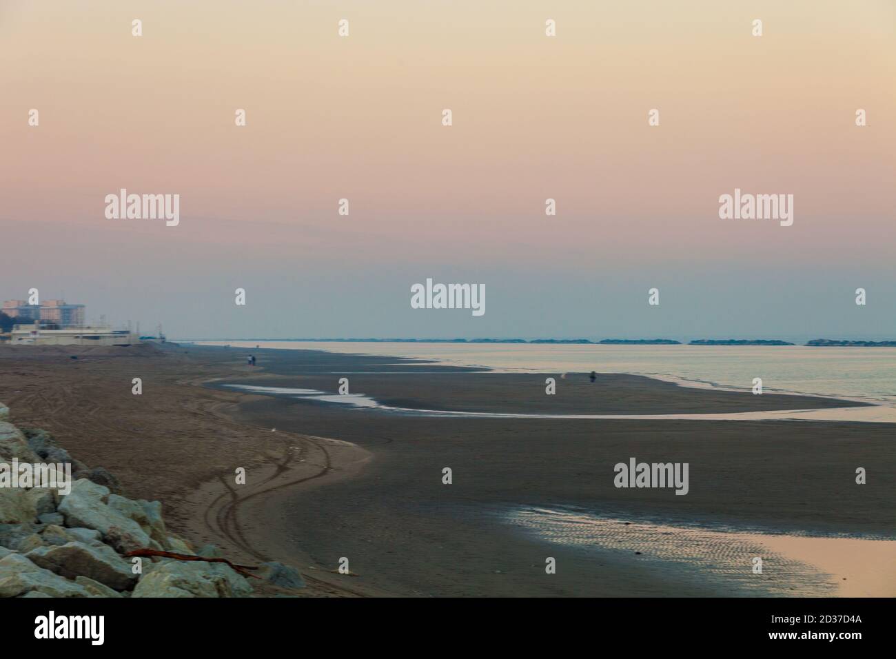 Das wunderbare Licht des Sonnenuntergangs über dem Meer Stockfoto