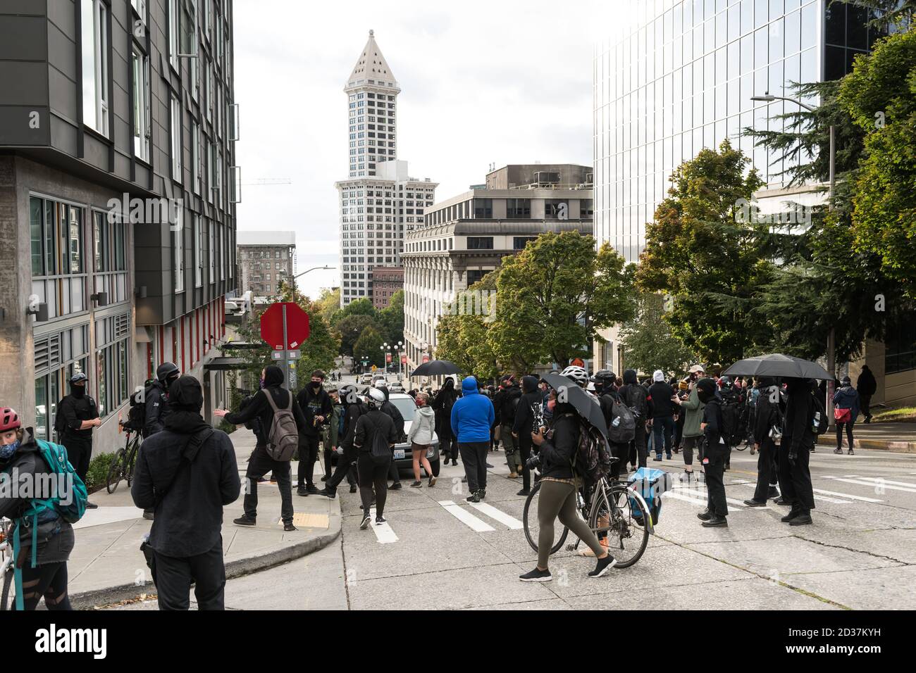 Seattle, USA. September 2020. Spät in den Tag Protestierenden bewegen sich durch die Stadt während einer Solidarität mit Demonstranten auf der ganzen Welt märz. Stockfoto