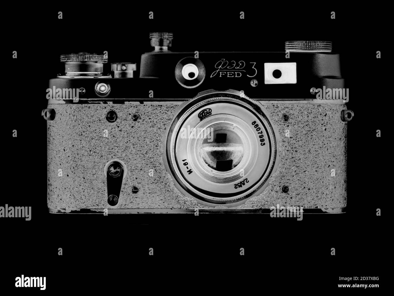 Ein Fine Art Bild einer alten russischen Fed 3 Kamera, aufgenommen in einem negativen Stil. Stockfoto