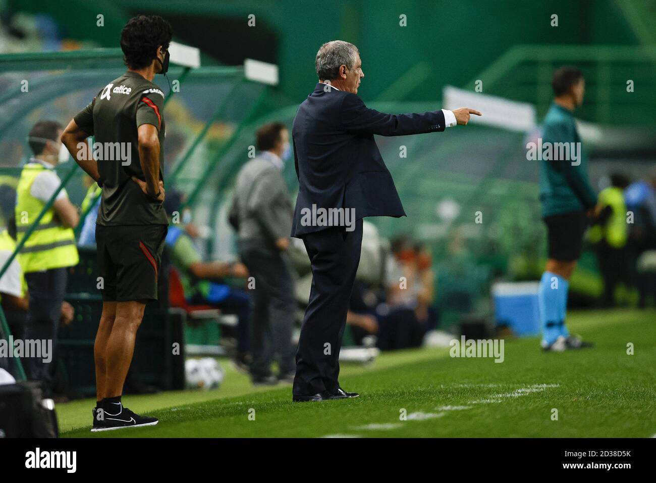 Lissabon, Portugal. Oktober 2020. Fernando Santos, Portugals Cheftrainer, Gesten während eines Fußballfreundschaftsspiel zwischen Portugal und Spanien im Alvalade-Stadion in Lissabon, Portugal, 7. Oktober 2020. Quelle: Pedro Fiuza/Xinhua/Alamy Live News Stockfoto