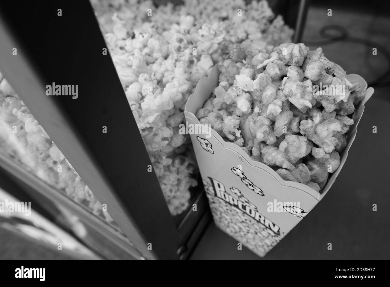 Köstliche Popcorn in Box auf Popcorn Stand platziert Stockfoto