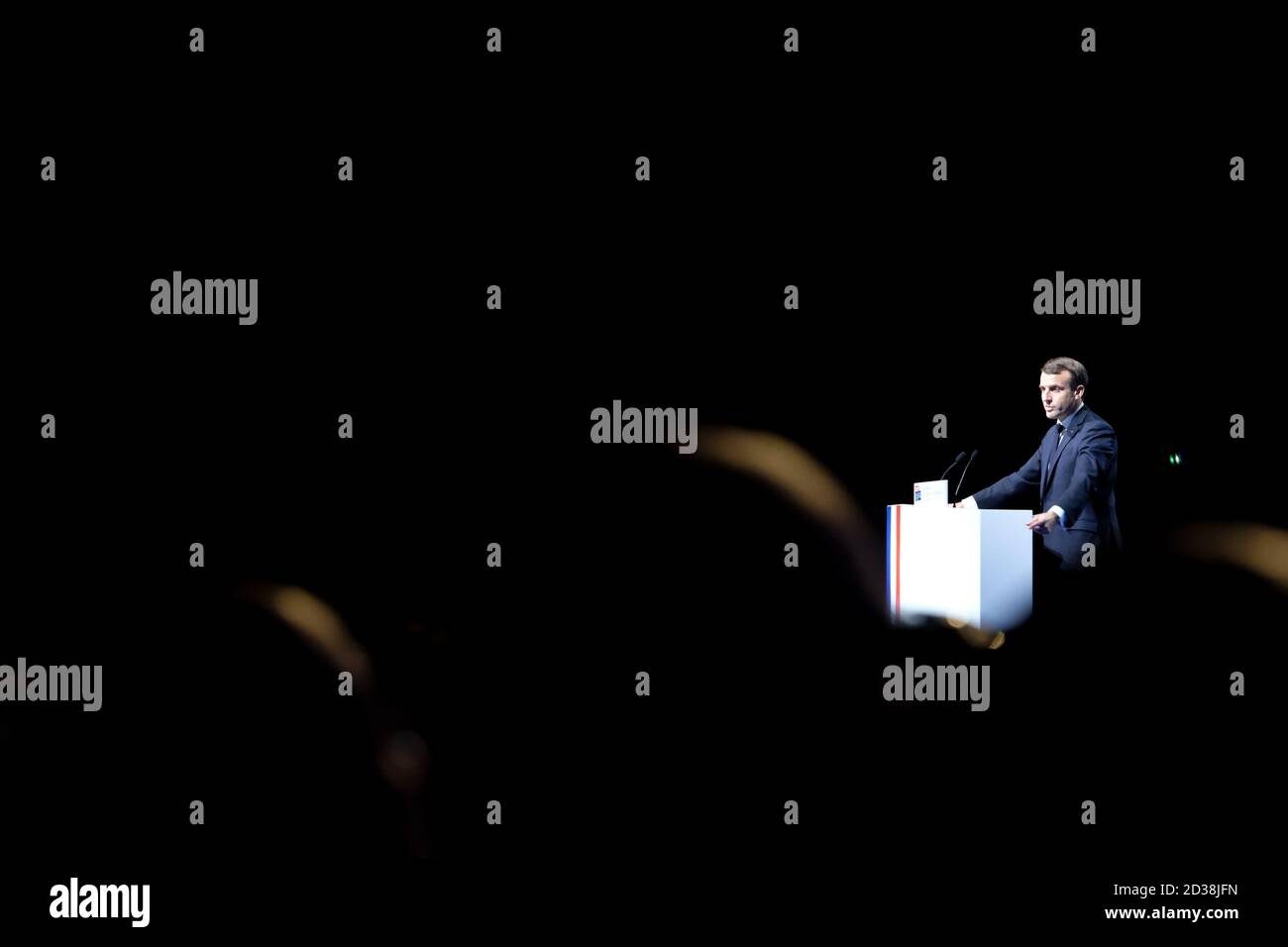 Emmanuel Macron, französischer Präsident, hält eine Rede während des 102. Kongresses der AMF, der Vereinigung der französischen Bürgermeister (Association des Maires de France). Stockfoto Emmanuel Macron, französischer Präsident, hält eine Rede während des 102. Kongresses der AMF, der Vereinigung der französischen Bürgermeister (Association des Maires de France). Stockfoto