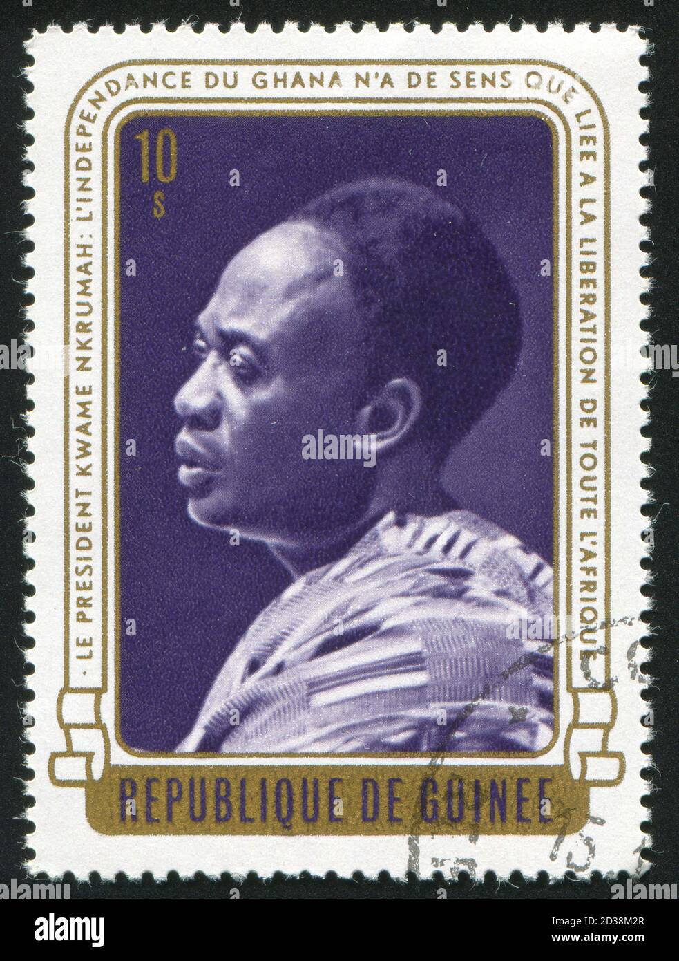 GUINEA - UM 1973: Briefmarke gedruckt von Guinea, zeigt Kwame Nkrumah, um 1973. Stockfoto