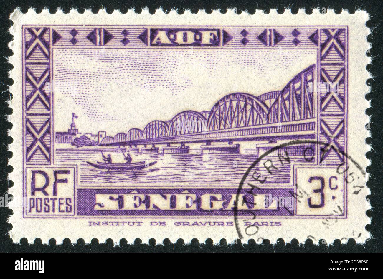 SENEGAL - UM 1931: Briefmarke gedruckt von Senegal, zeigt Faidherbe-Brücke, um 1931. Stockfoto