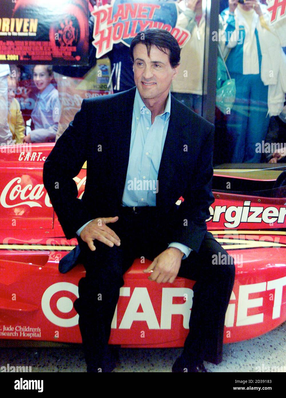 Sylvester Stallone tritt im Planet Hollywood in New York City auf, um die Eröffnung seines Autorennen-Dramas 'Driven' am 26. April 2001 zu feiern. 'Driven' öffnet in Theatern bundesweit 27. April. SS/JP Stockfoto
