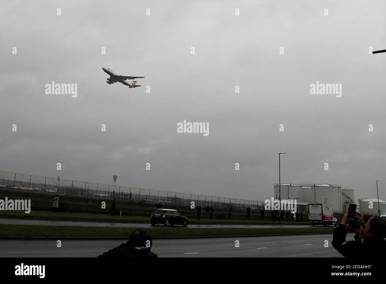 London, Großbritannien. Okt. 2020. British Airways Boeing 747 Jumbo hebt vom Flughafen Heathrow ab, um stillgelegt zu werden. Dies ist der letzte Service dieser Art von BA, der eine Ära des Passagierflugs beendet. Quelle: Uwe Deffner/Alamy Live News Stockfoto