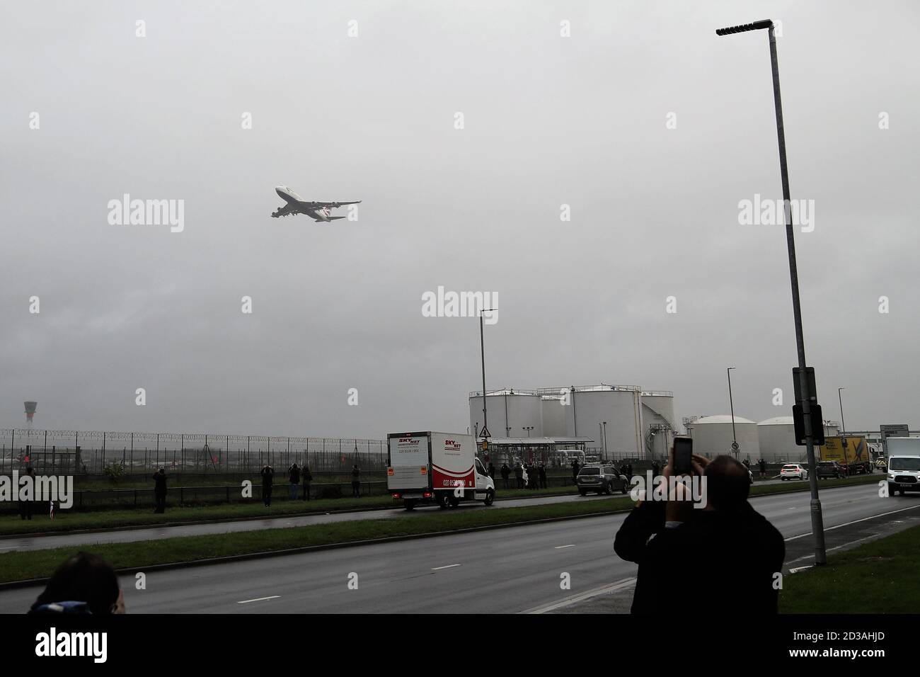 London, Großbritannien. Okt. 2020. British Airways Boeing 747 Jumbo hebt vom Flughafen Heathrow ab, um stillgelegt zu werden. Dies ist der letzte Service dieser Art von BA, der eine Ära des Passagierflugs beendet. Quelle: Uwe Deffner/Alamy Live News Stockfoto