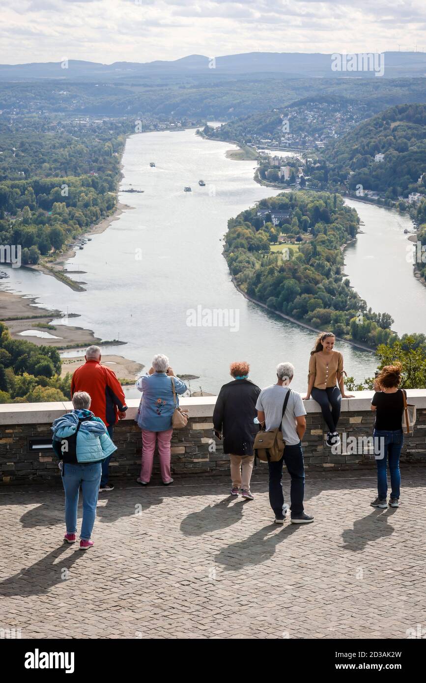 Königswinter, Nordrhein-Westfalen, Deutschland - Drachenfels, Sightseeing und Ausflugsziel im Siebengebirge am Rhein, Touristen am Rhein Stockfoto