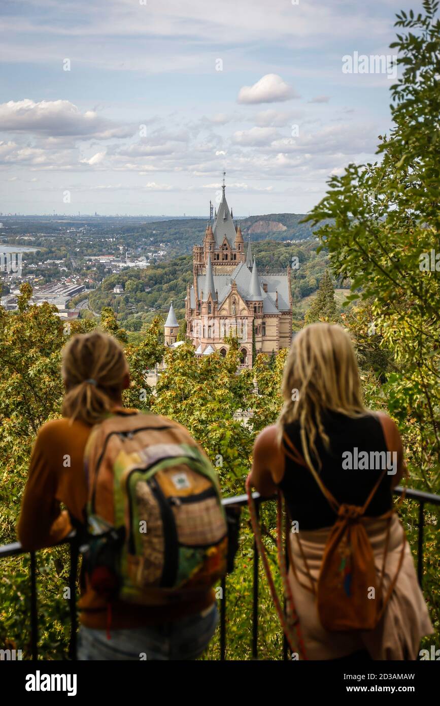 Königswinter, Nordrhein-Westfalen, Deutschland - Schloss Drachenburg am Drachenfels, Sightseeing- und Ausflugsziel im Siebengebirge weiter Stockfoto