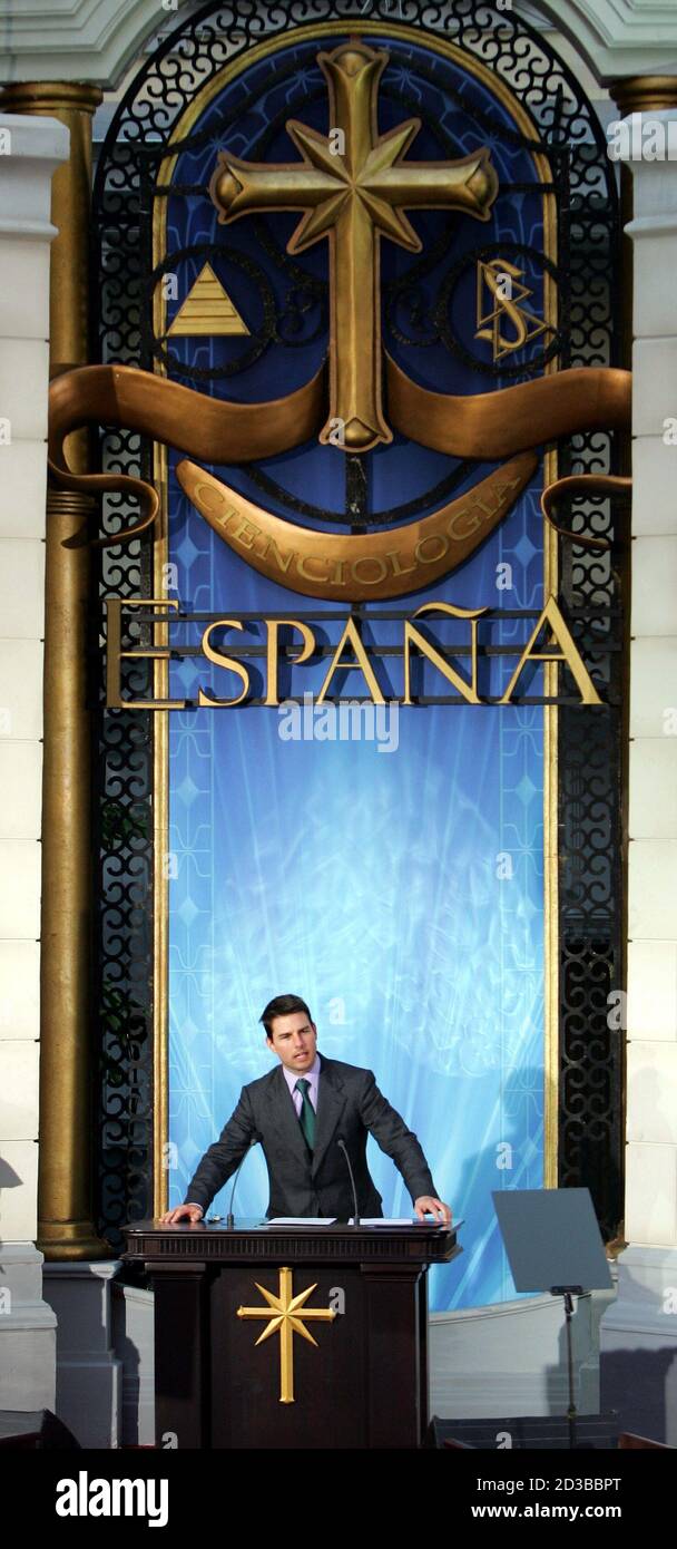 US-Schauspieler Tom Cruise hält eine Rede bei der Einweihung einer  Scientology Kirche in Madrid September 18, 2004. Laut  Scientology-Hauptquartier in Los Angeles behauptet die 50-Jahr-alte Religion  jetzt mehr als 8 Millionen Mitglieder