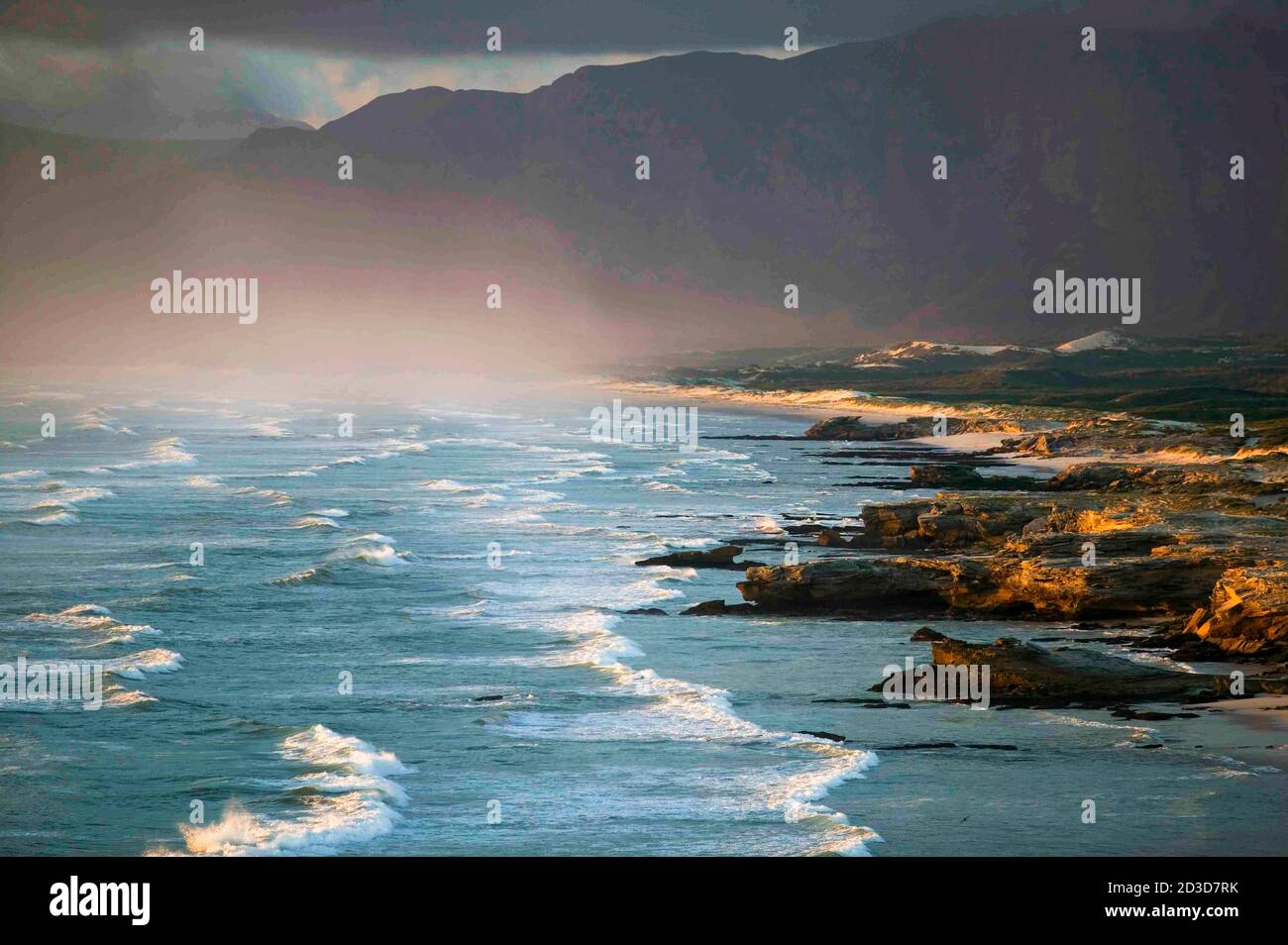 Blick entlang der Küste bei De Kelders, Südafrika. Stockfoto