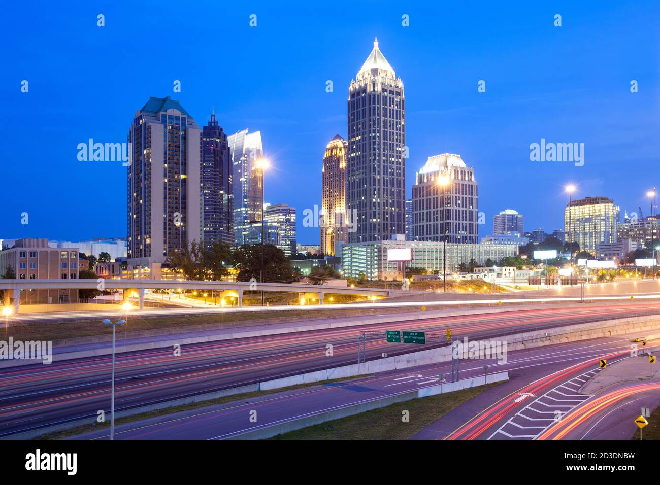 Skyline von Midtown Atlanta in der Abenddämmerung, Georgia, USA Stockfoto