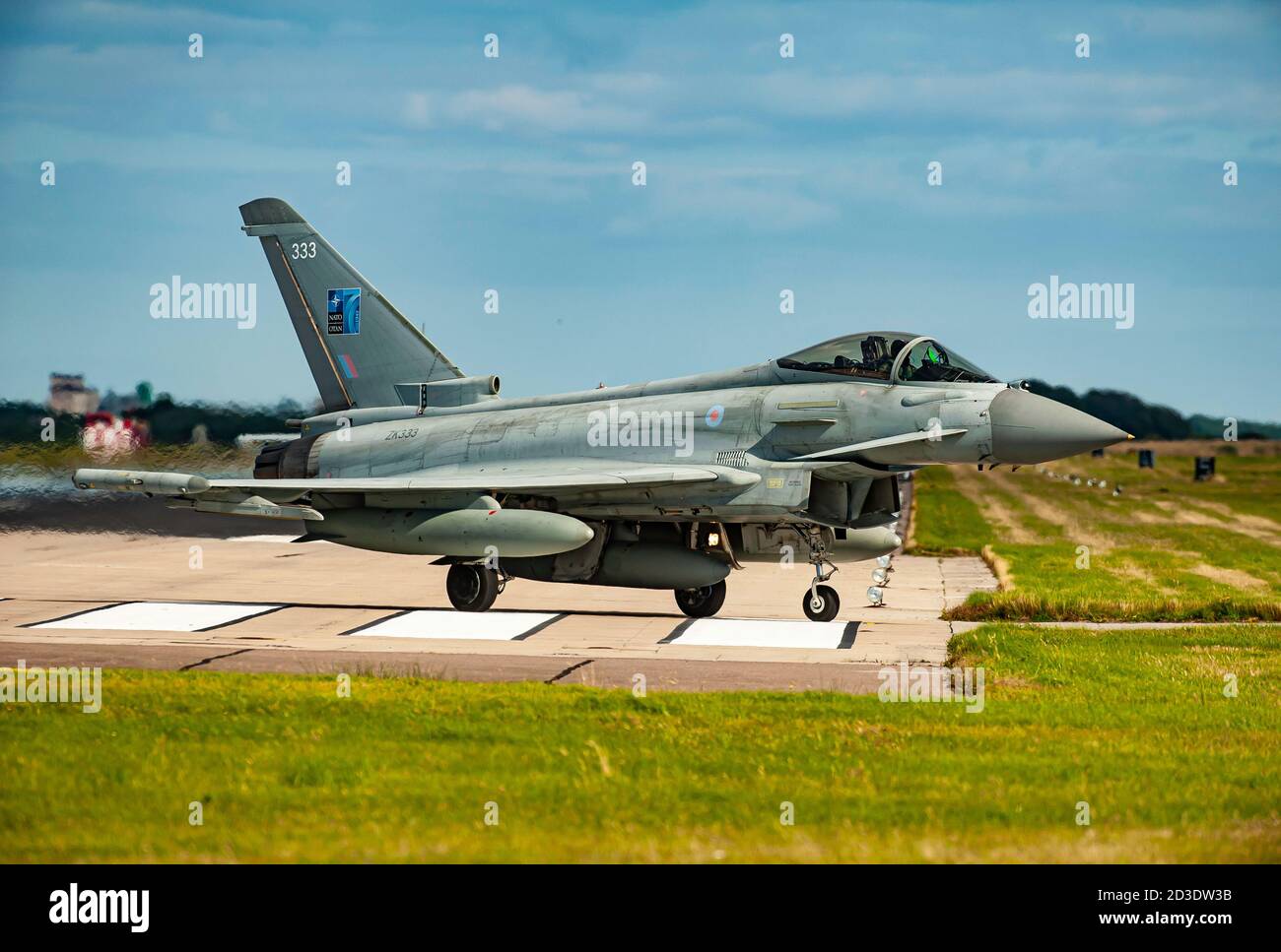 Lossiemouth Eurofighters FGR4s Rückkehr nach Großbritannien nach Op' Azotize in Litauen, Unterstützung der NATO Baltic Air Polizeiarbeit. Alle vier tragen das NATO 70. Abzeichen Stockfoto
