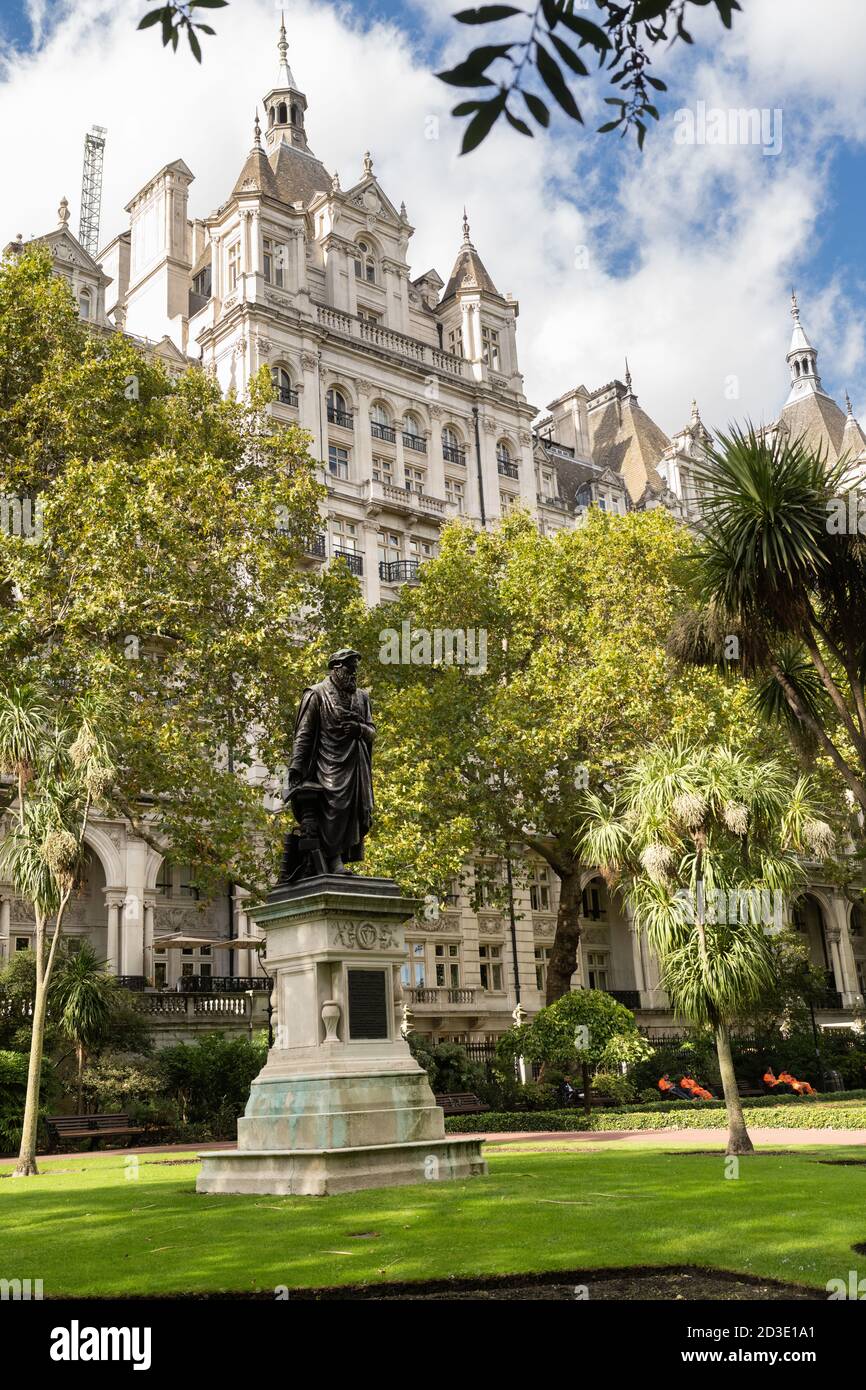 Das Royal Horseguards Hotel und Whitehall Gardens Stockfoto