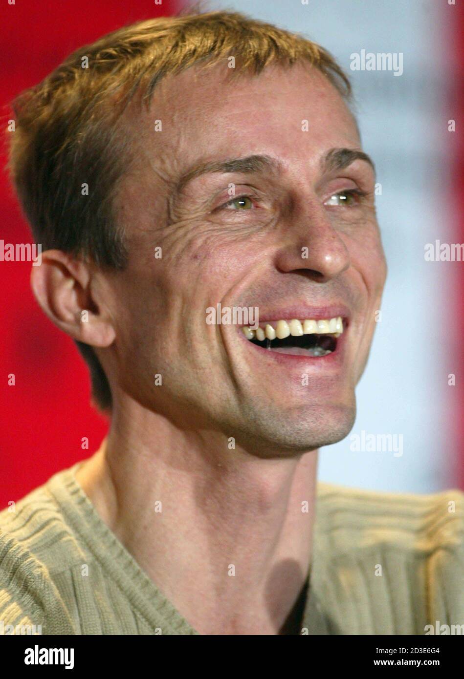 Andr Hennicke Stockfotos Und Bilder Kaufen Alamy Der Deutsche Andre Hennicke Lacht Wahrend Einer Bei Den 53 Der Berlinale In Berlin Am 14 Februar 2003 Um Seinen Neuen Film Angst Von Regisseur Oskar Roehler Zu Der Beim Teilnimmt Winkler Axfabjm 2d3e6g4 