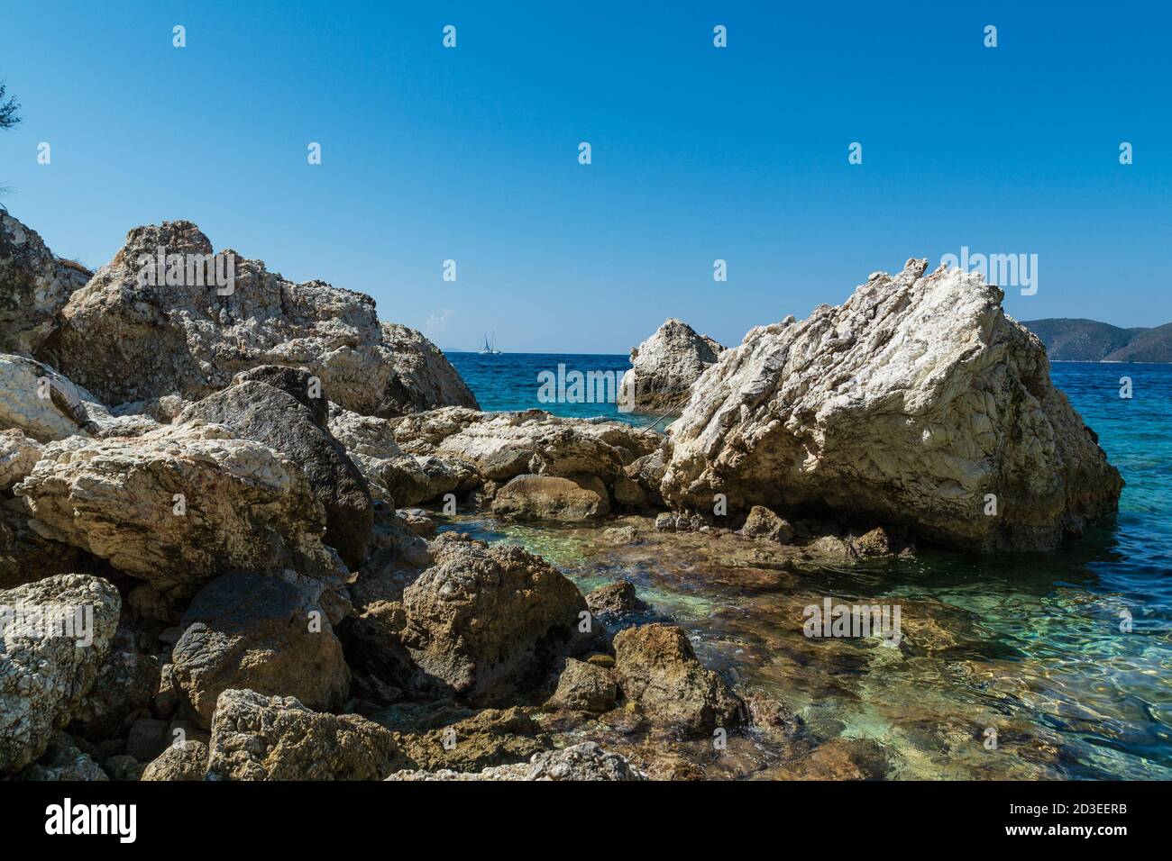 Felsen am Agiofili Strand, Insel Lefkada, Griechenland. Ionische Inseln. Sommer. Stockfoto