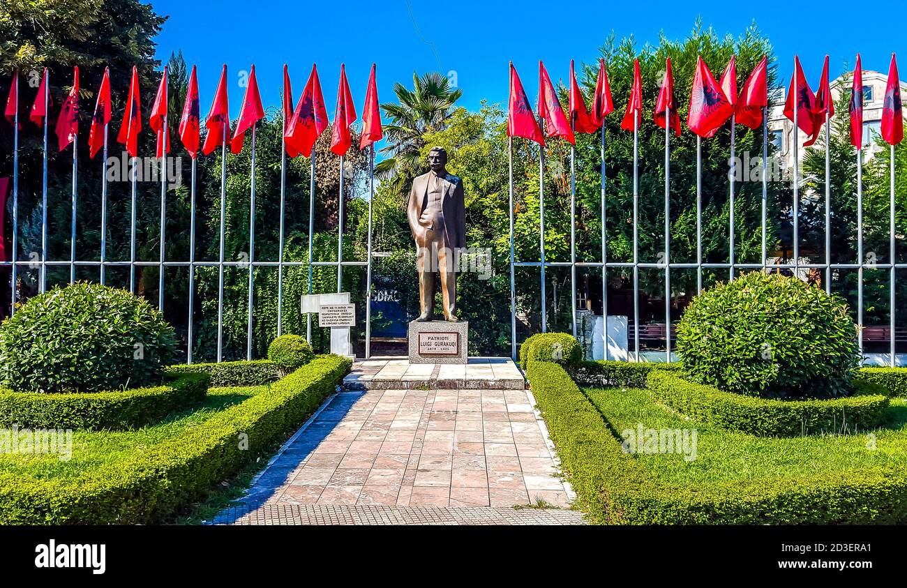 Denkmal des albanischen Schriftstellers und Politikers Luigj Gurakuqi (auch genannt: Louis Gurakuchi). Shkoder, Albanien Stockfoto