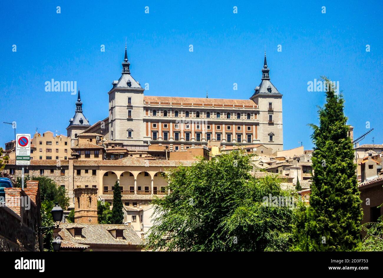 Der Alcazar von Toledo ist eine Steinbefestigung, die sich im höchsten Teil von Toledo, Spanien, befindet. Stockfoto