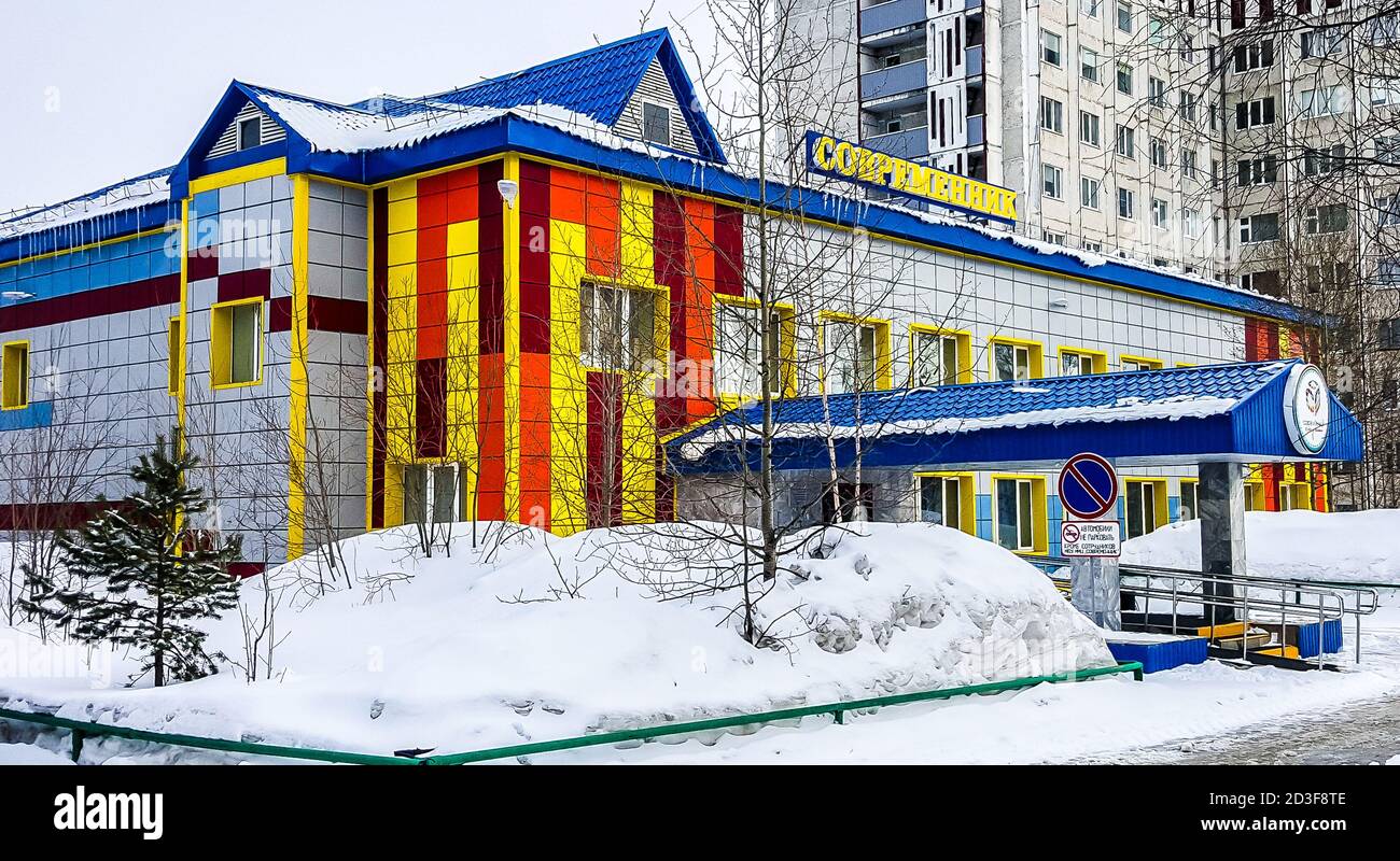 Multifunktionales Jugendzentrum 'Sovremennik'. Nojabrsk, Jamal-Nenzen Autonomer Bezirk, Russland Stockfoto
