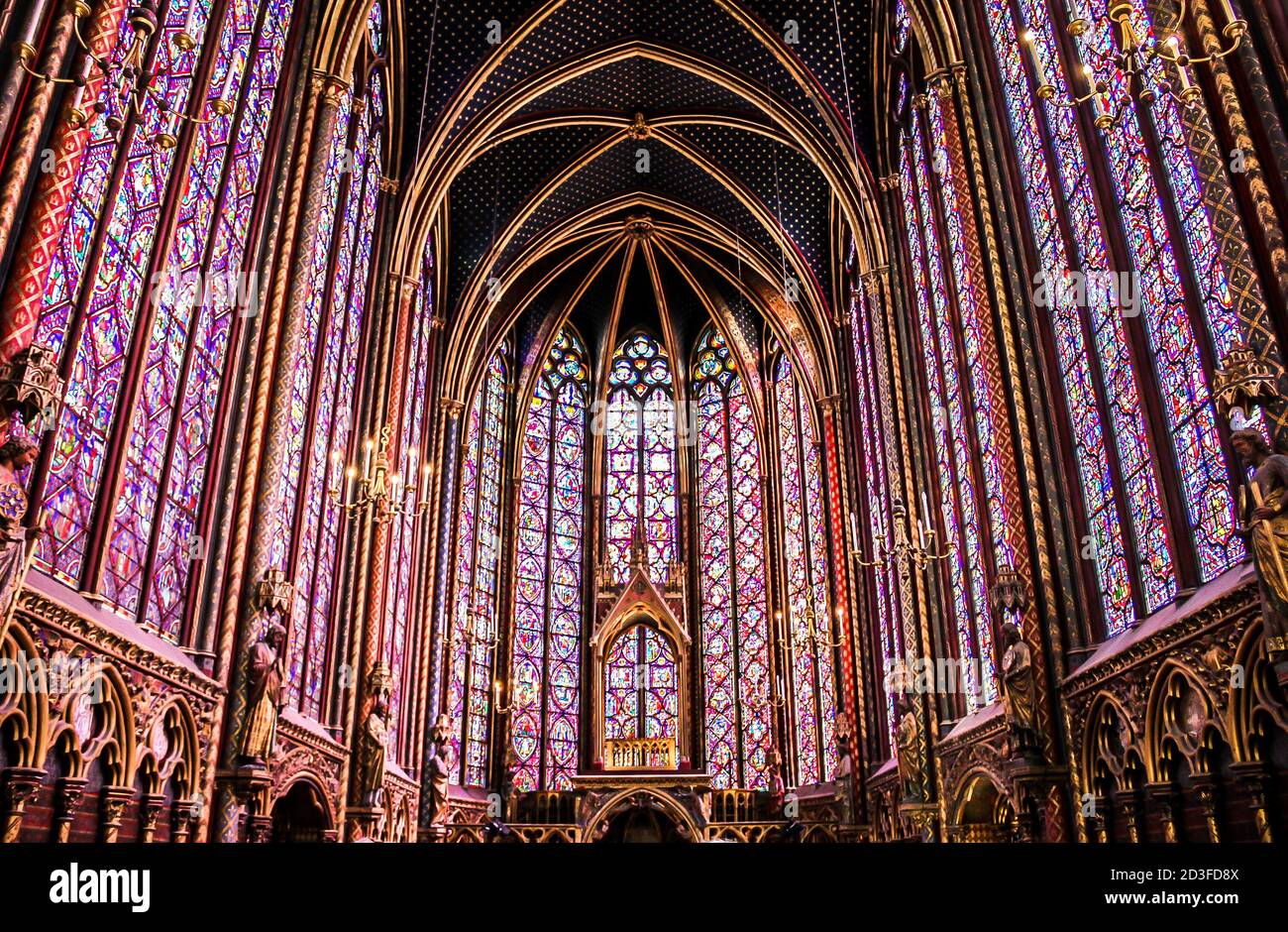 Die Sainte Chapelle (Heilige Kapelle) in Paris, Frankreich. Die Sainte Chapelle ist eine königliche mittelalterliche gotische Kapelle. Stockfoto