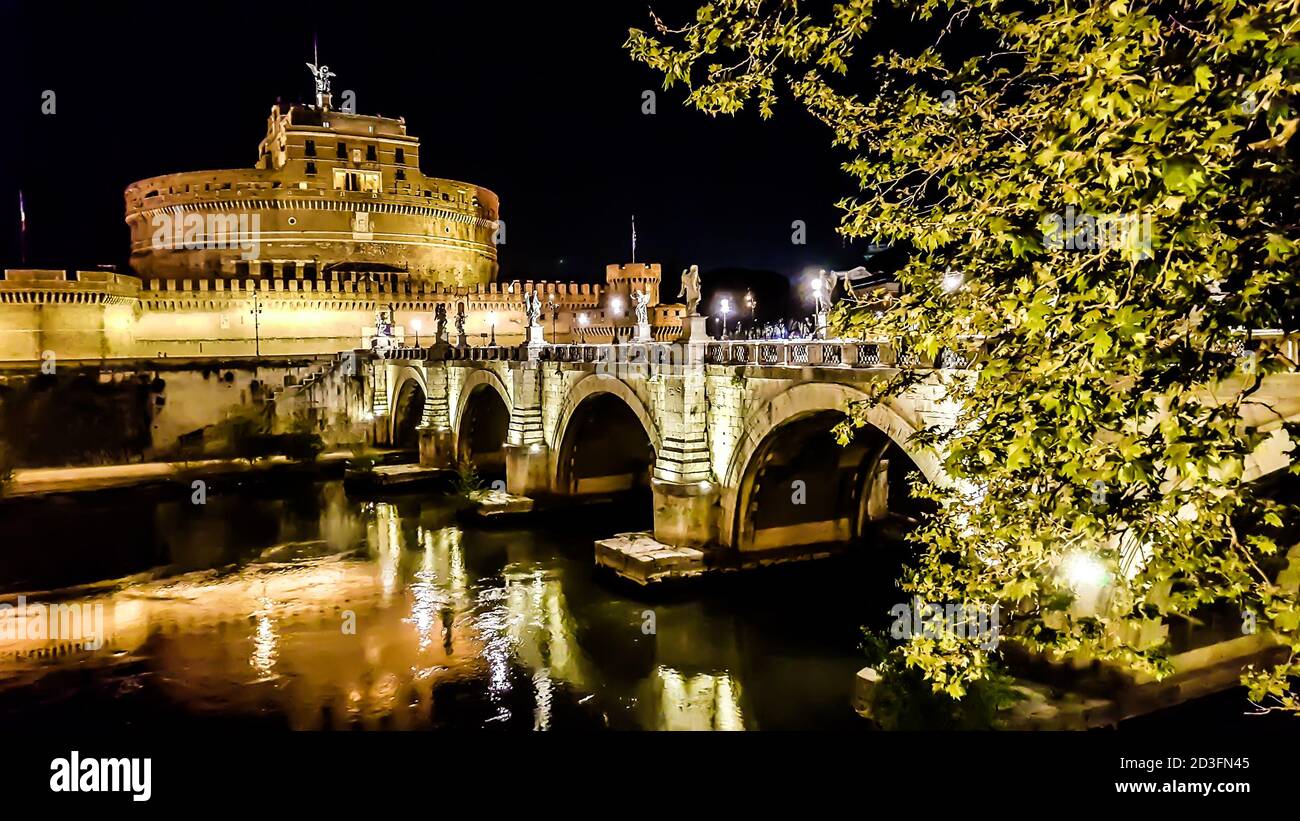 Das Mausoleum von Hadrian, in der Regel bekannt als Castel Sant'Angelo in der Nacht. Rom, Italien Stockfoto