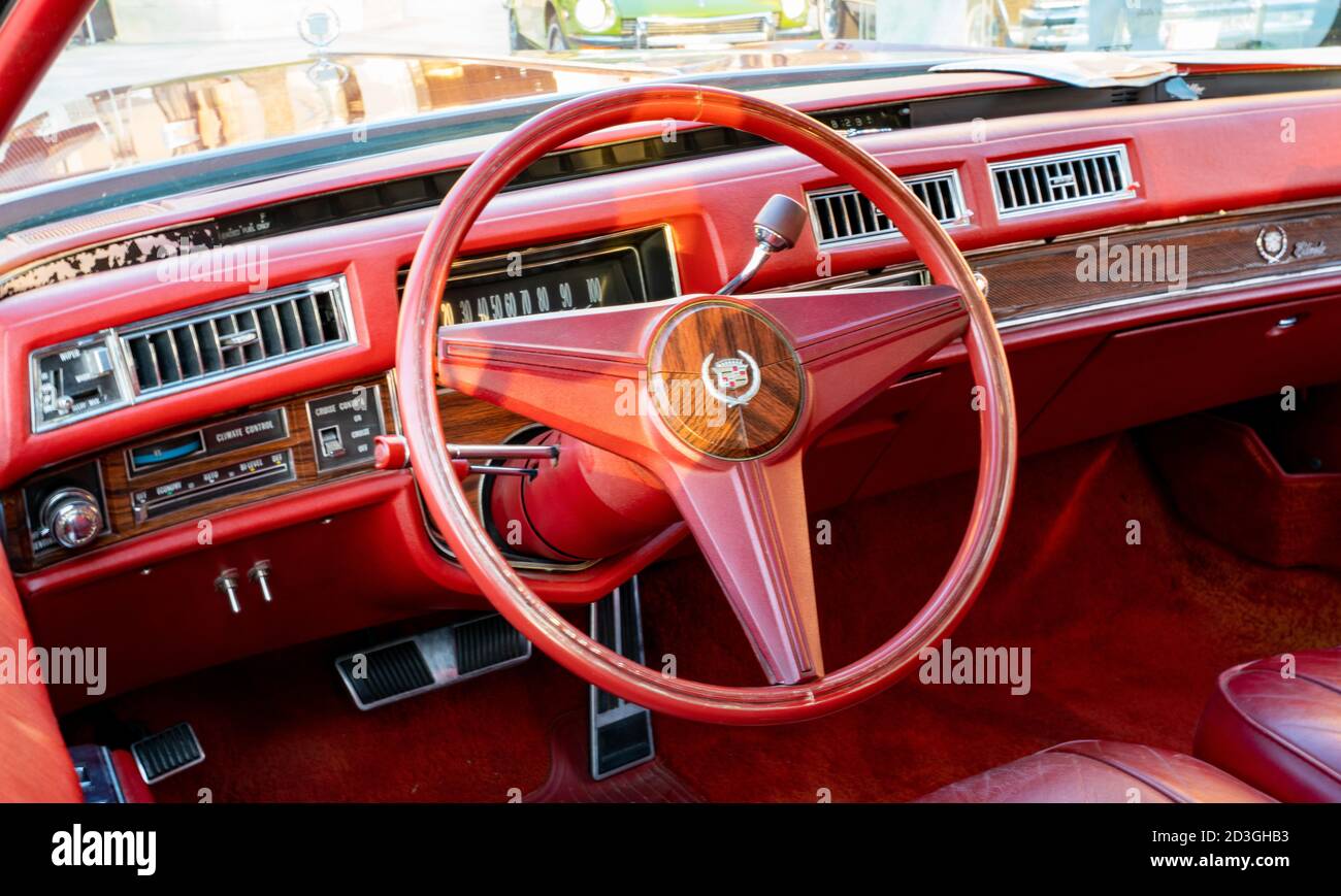 Doha, Katar: 4 März 2020: 1959 cadillac Modell 8 klassische Luxus-Auto Armaturenbrett Stockfoto