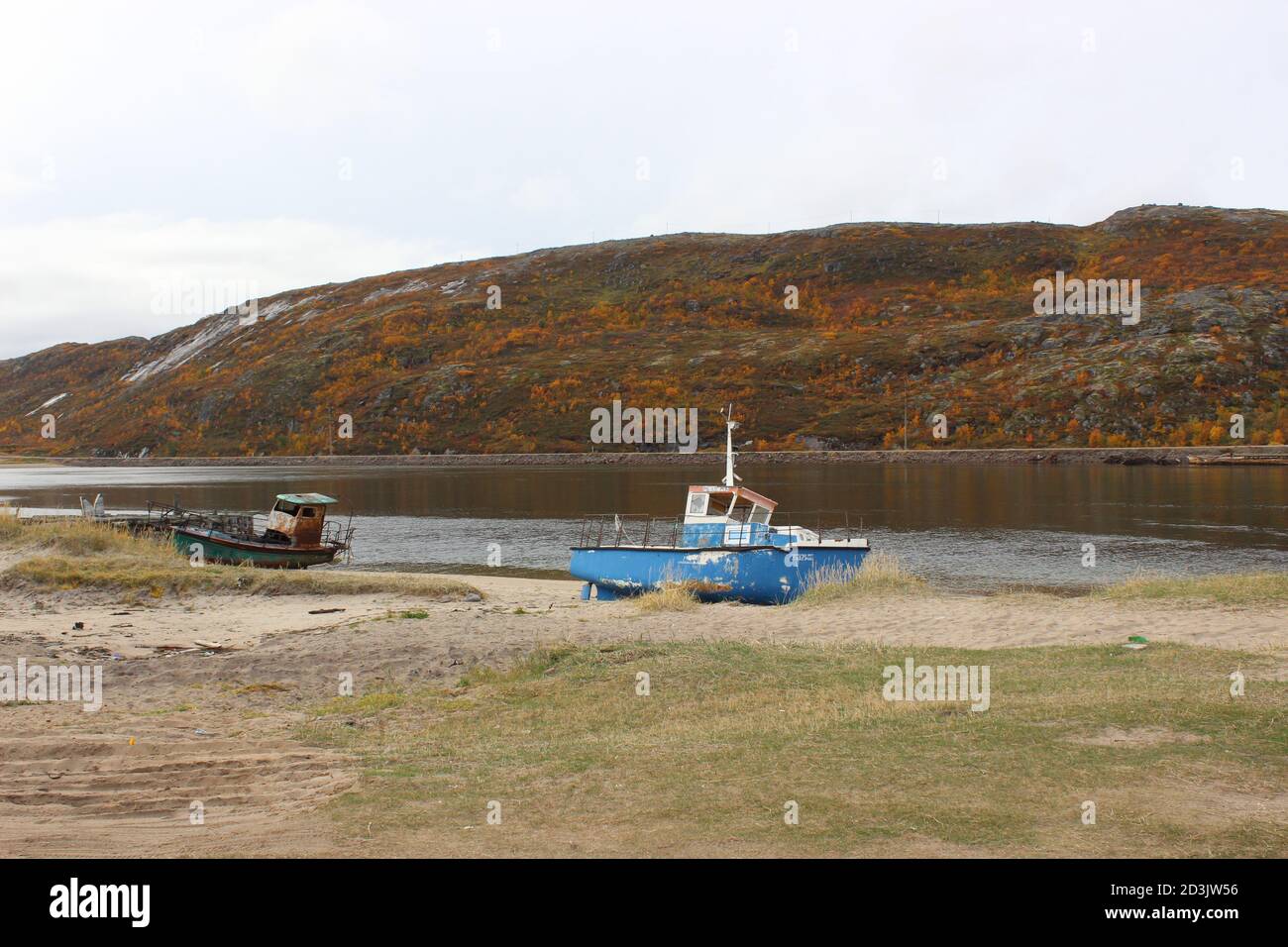 Verlassene Boote in Teriberka, Murmansk Oblast, Russland Stockfoto