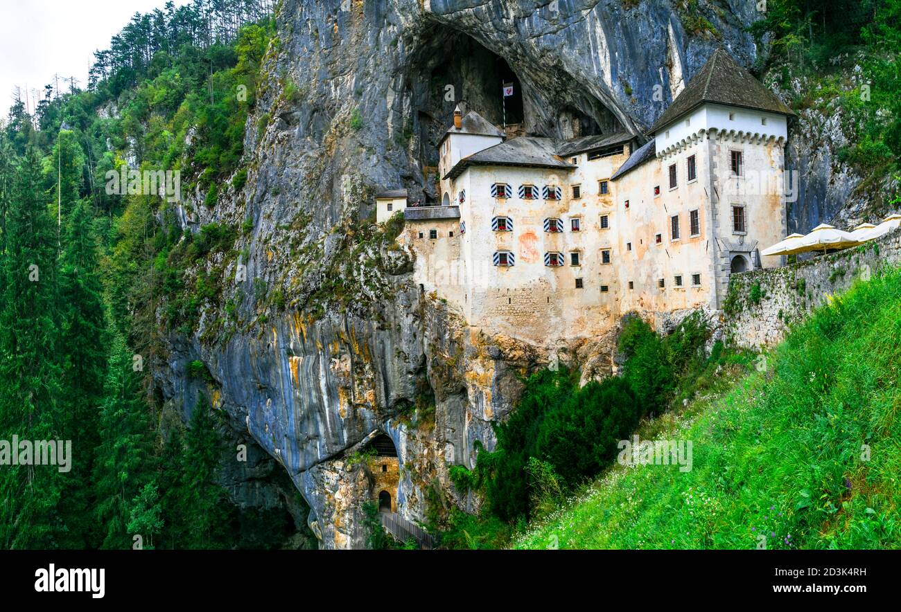 Mysterious mittelalterlichen Burgen von Europa - Predjama Schloss in Slowenien Stockfoto