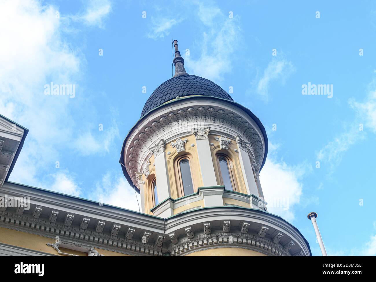 Heute ist die Eröffnung des Olympischen Museums in Sarajevo, das während der Belagerung von Sarajevo in Brand gesetzt wurde. Stockfoto