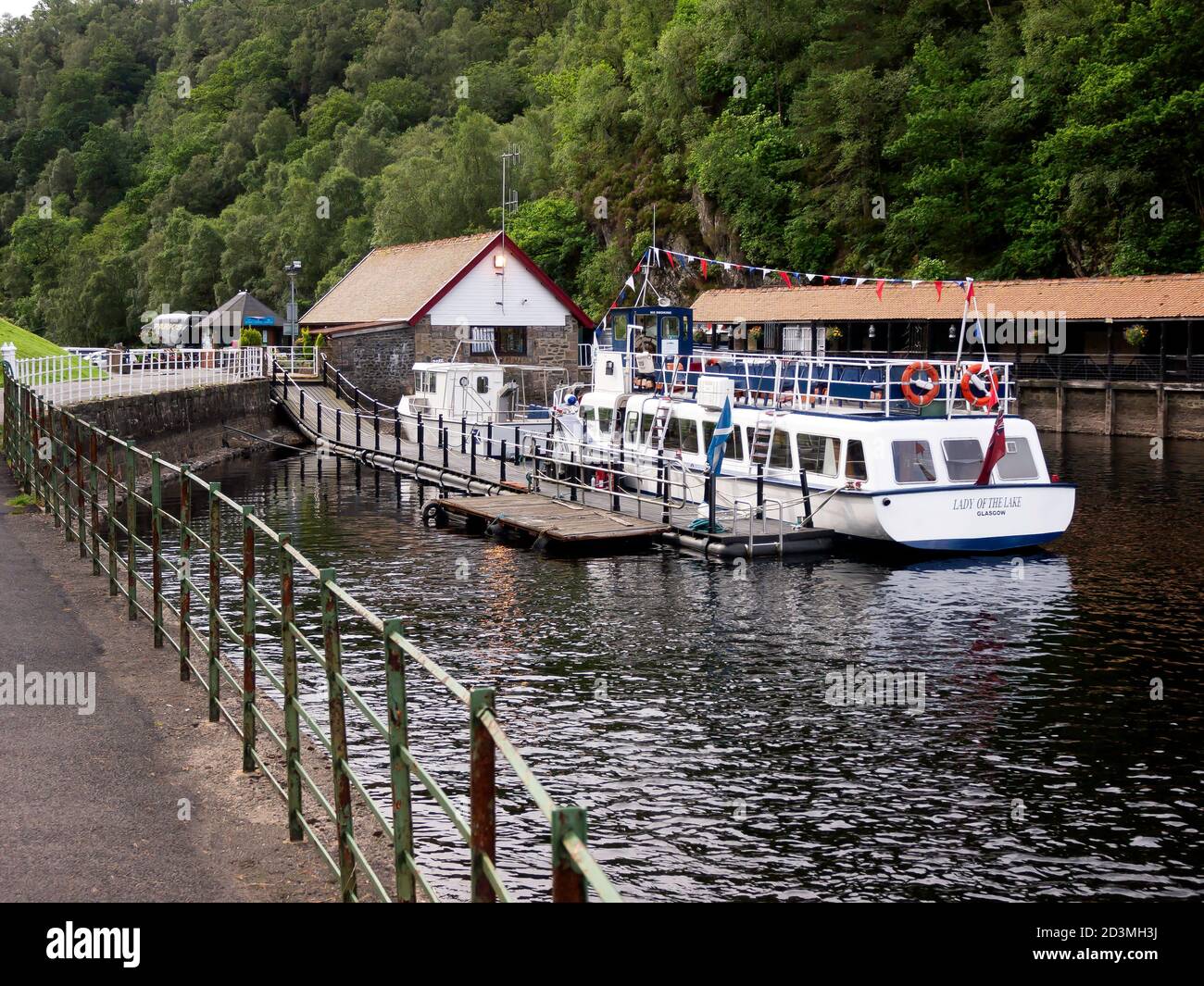 Ausflugsschiff "Lady of the Lake" am Pier auf Loch Katrine Schottland Trossachs Stockfoto