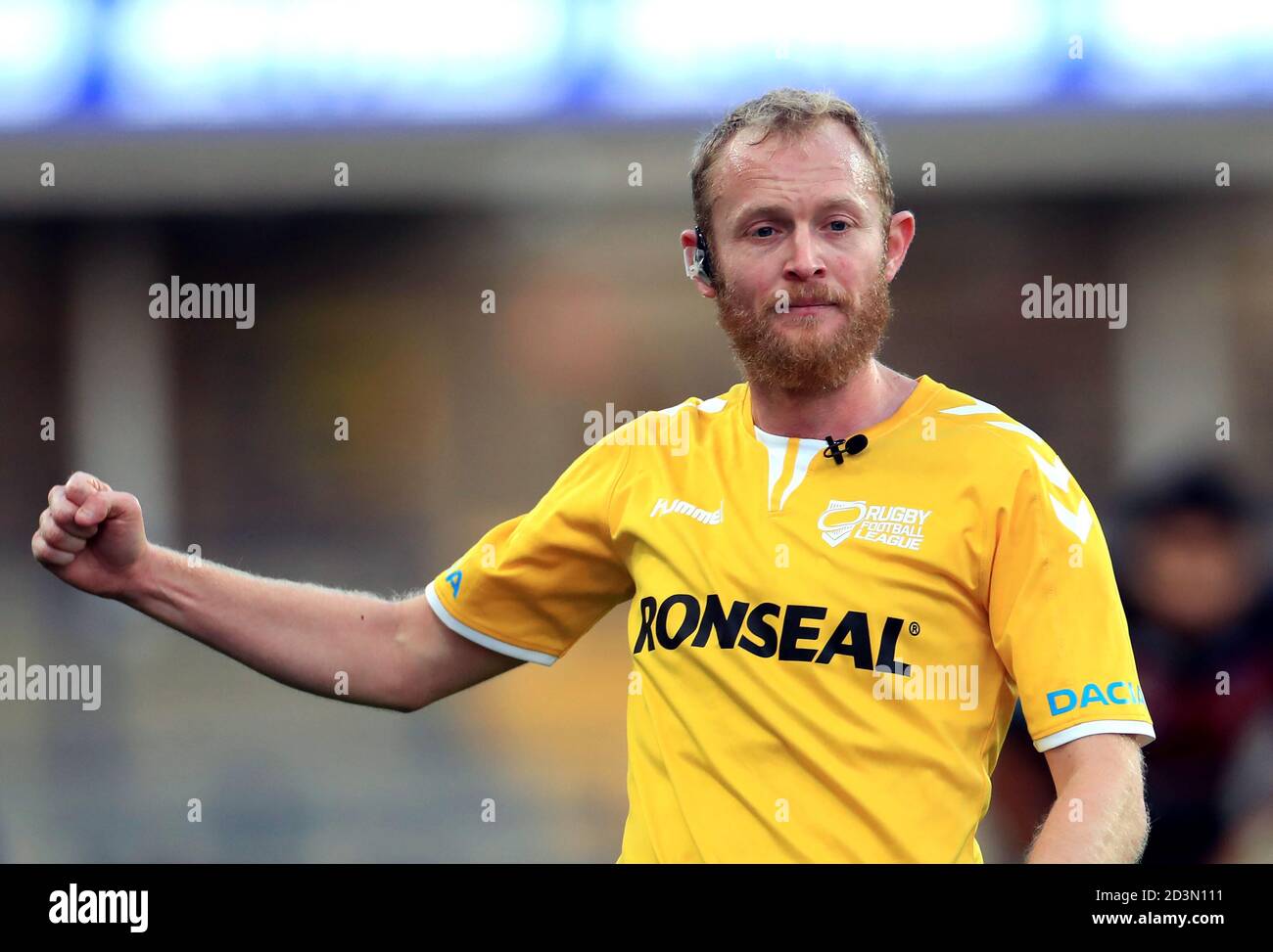 Matchschiedsrichter Robert Hicksbeim Betfred Super League Spiel im Emerald Headingley Stadium, Leeds. Stockfoto