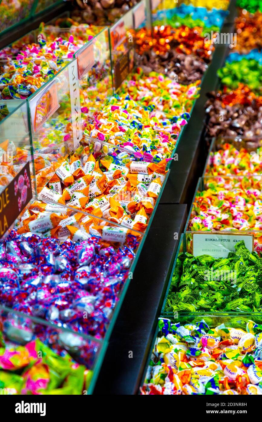 Auswahl an polnischen Pick 'n' Mix Süßigkeiten und Süßigkeiten, Großkonfekt in einem Supermarkt Stockfoto