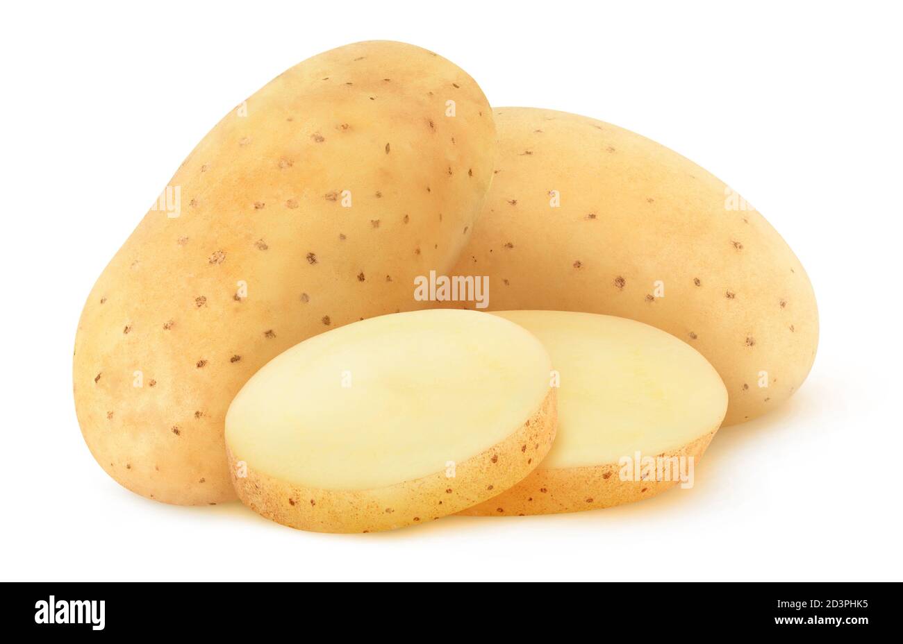 Isolierte Kartoffel. Zwei ganze rohe Kartoffeln und zwei Scheiben isoliert auf weißem Hintergrund Stockfoto