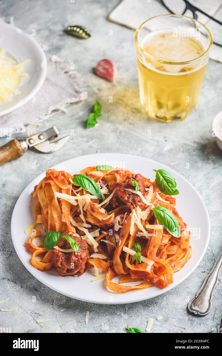 Pasta mit mini Frikadellen Stockfoto