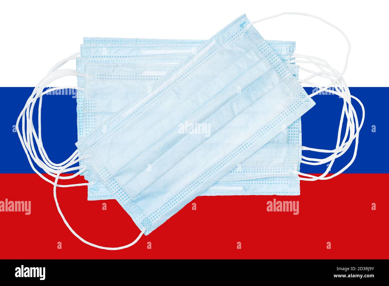 Gruppe schützende medizinische chirurgische Gesichtsmasken auf Hintergrundfarben Flagge Russlands oder der russischen Nationalflagge. Konzept der Krankheit im Land Stockfoto