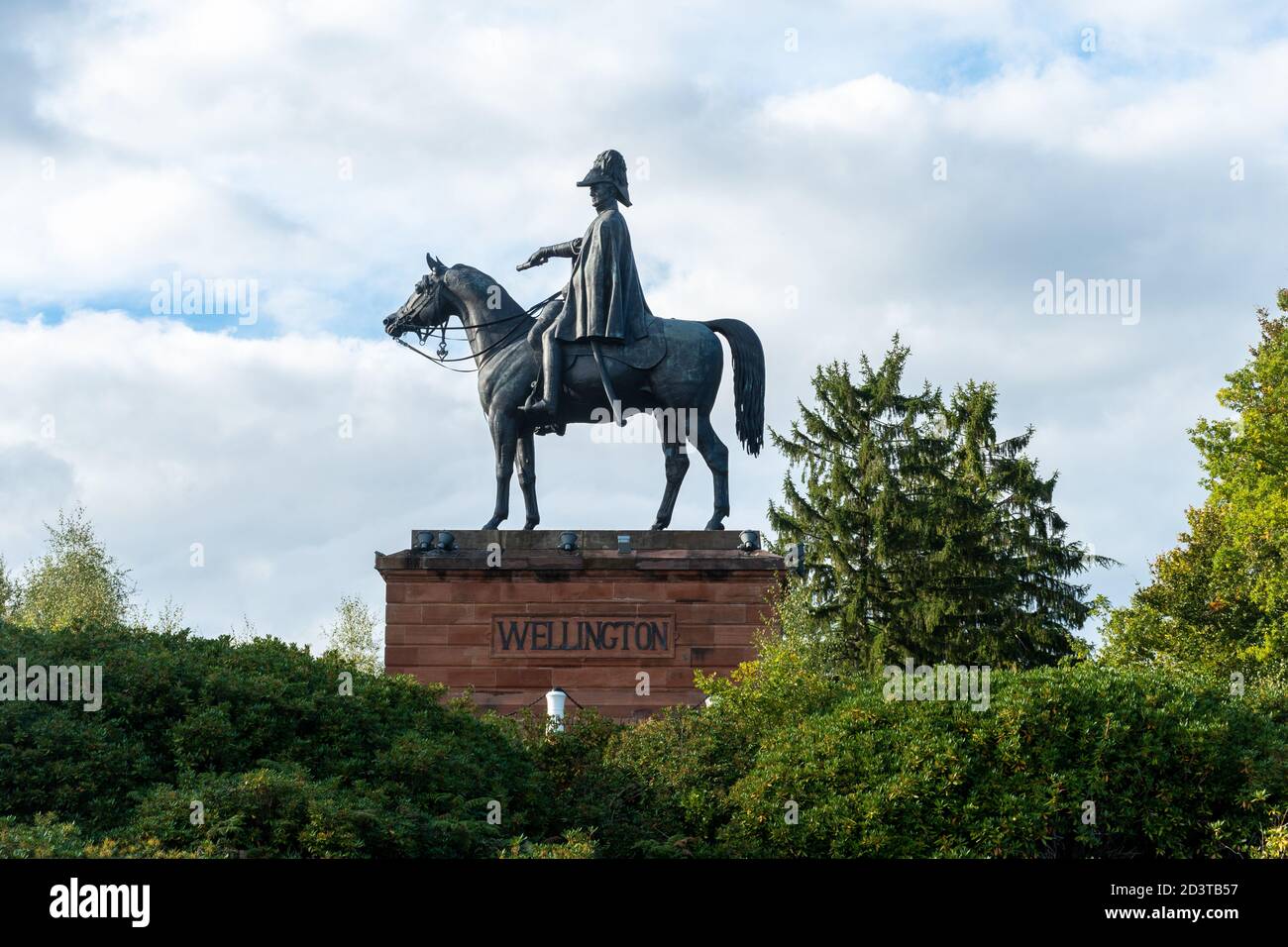 Reiterstatue des Herzogs von Wellington auf seinem Pferd Kopenhagen, riesige Bronzestatue in Aldershot, Hampshire, Großbritannien Stockfoto