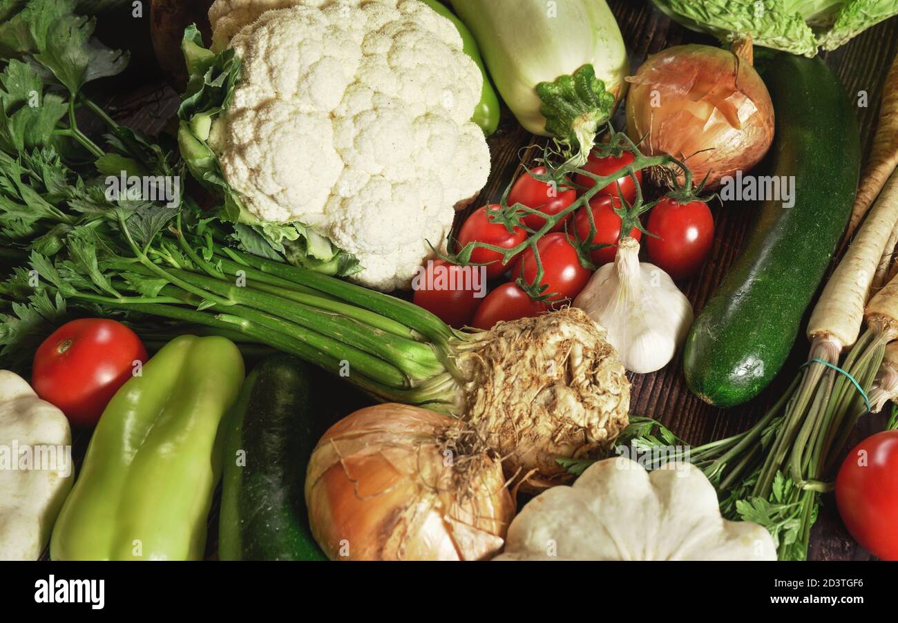 Gemischtes rohes Gemüse, Blick von oben Stockfoto