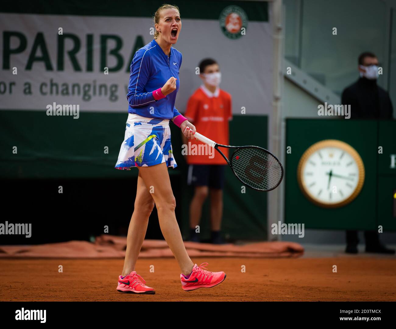 Paris, Frankreich, Italien. Okt. 2020. Petra Kvitova aus der Tschechischen Republik im Einsatz gegen Sofia Kenin aus den Vereinigten Staaten während des Halbfinales des Roland Garros 2020, Grand Slam Tennisturniers, am 8. Oktober 2020 im Roland Garros Stadion in Paris, Frankreich - Foto Rob Prange/Spanien DPPI/DPPI Credit: LM/DPPI/Rob Prange/Alamy Live News Stockfoto